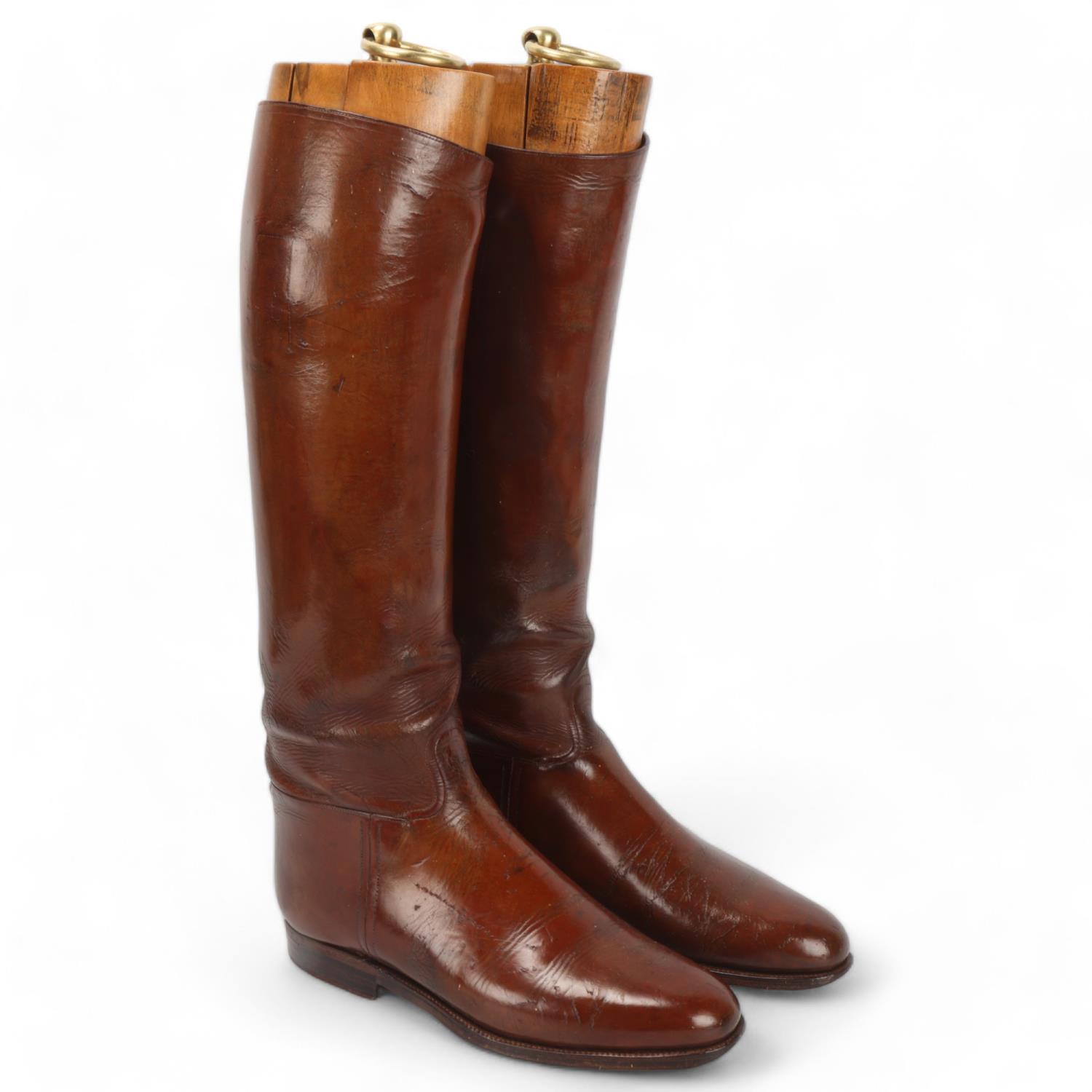 Pair of Victorian brown leather riding boots, with brass-mounted wooden trees Good condition,