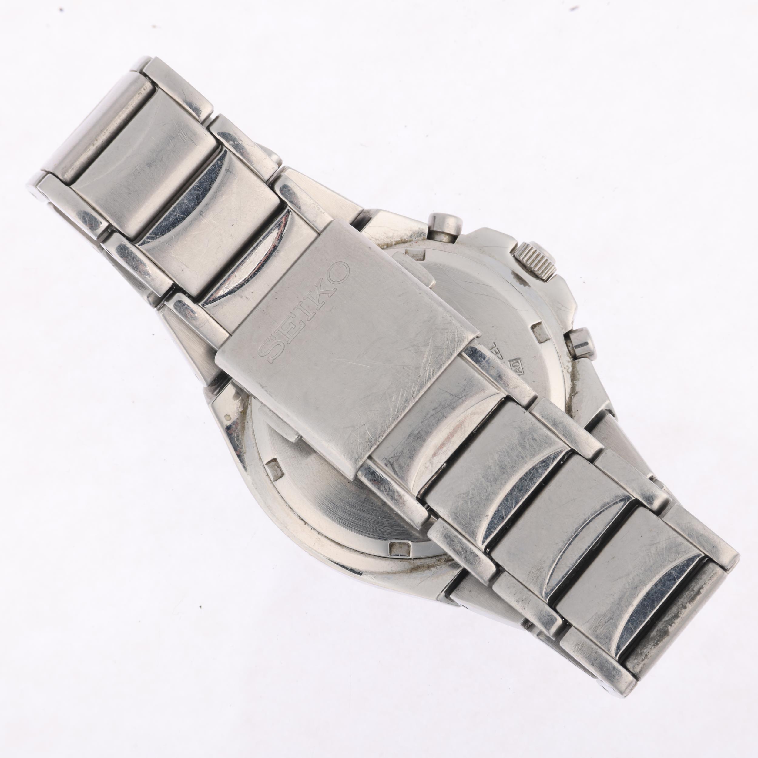 SEIKO - a stainless steel quartz chronograph calendar bracelet watch, ref. 7T92-0HX0, circa 2010, - Bild 3 aus 5