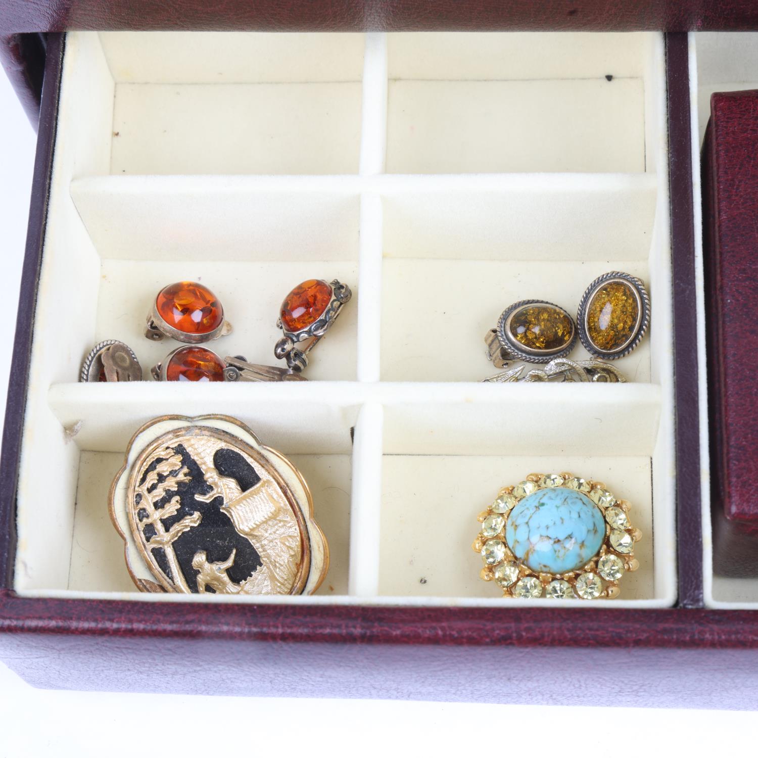 Various costume jewellery, including amber clip-on earrings, rings, wristwatches, etc Lot sold as - Image 4 of 4