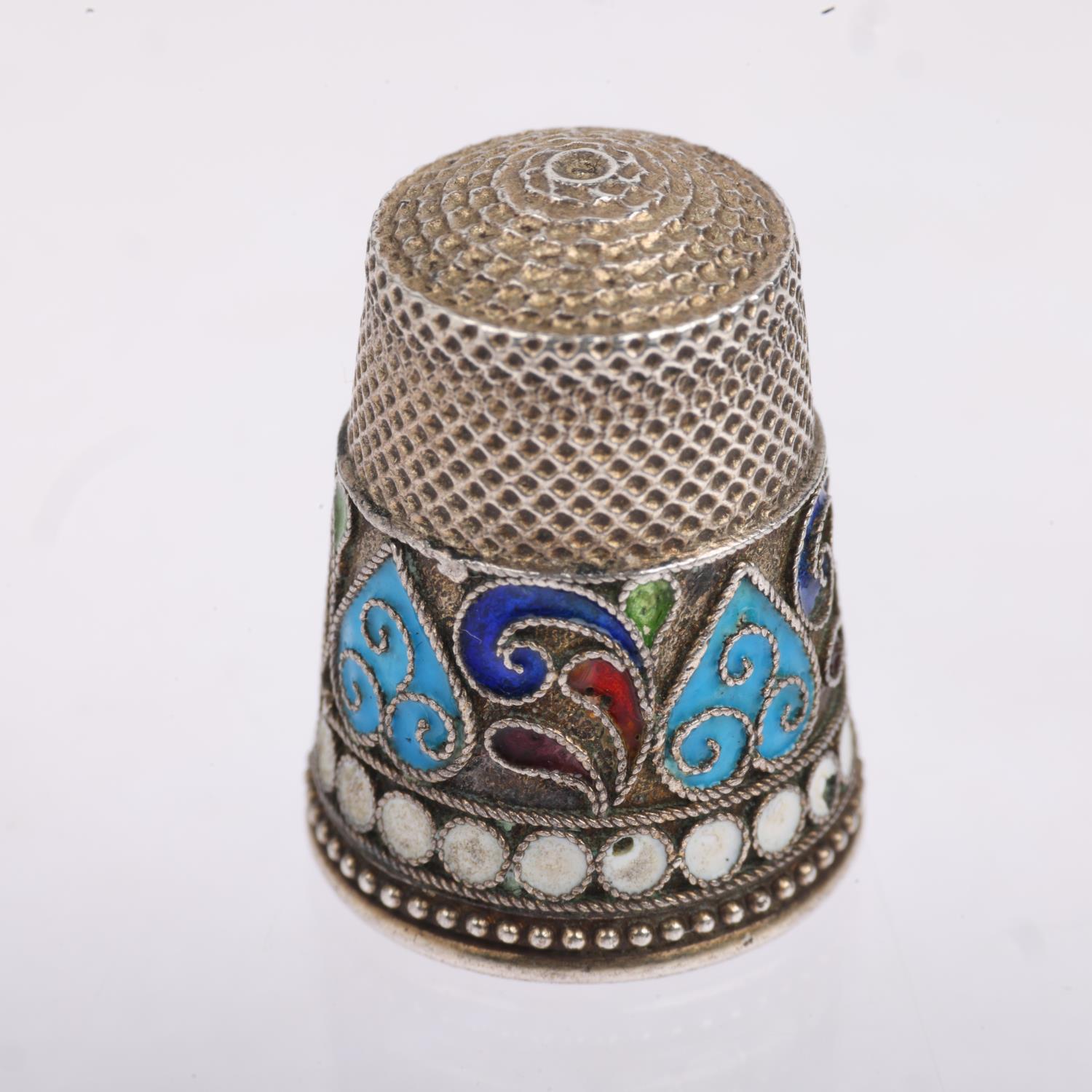 A Russian 84 zolotnik standard silver and champleve enamel thimble, 22.7mm, 6.3g 1 small hole at top - Image 2 of 4