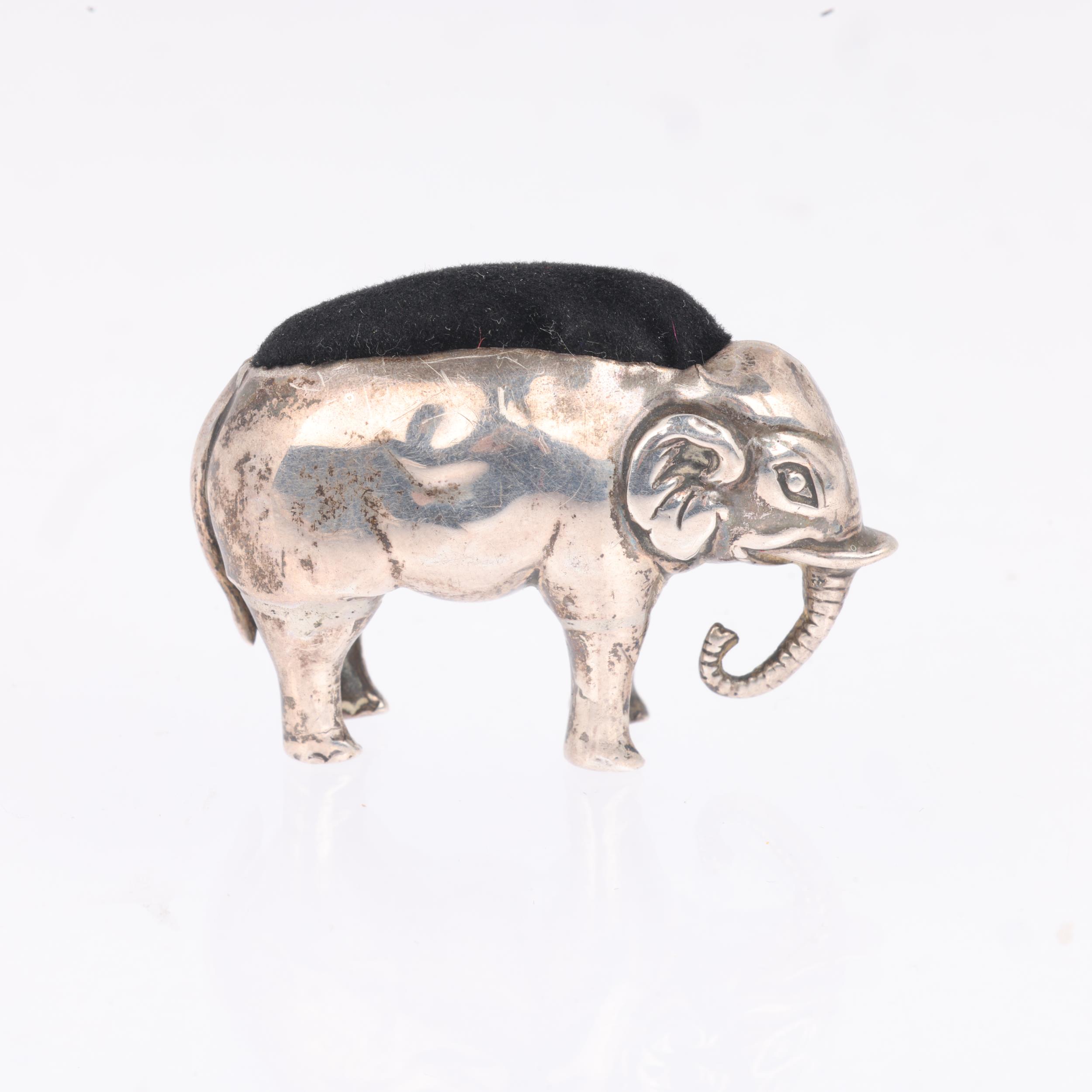 An Edwardian novelty silver figural elephant pin cushion, Adie & Lovekin Ltd, Birmingham 1906, 4cm 1 - Image 2 of 3