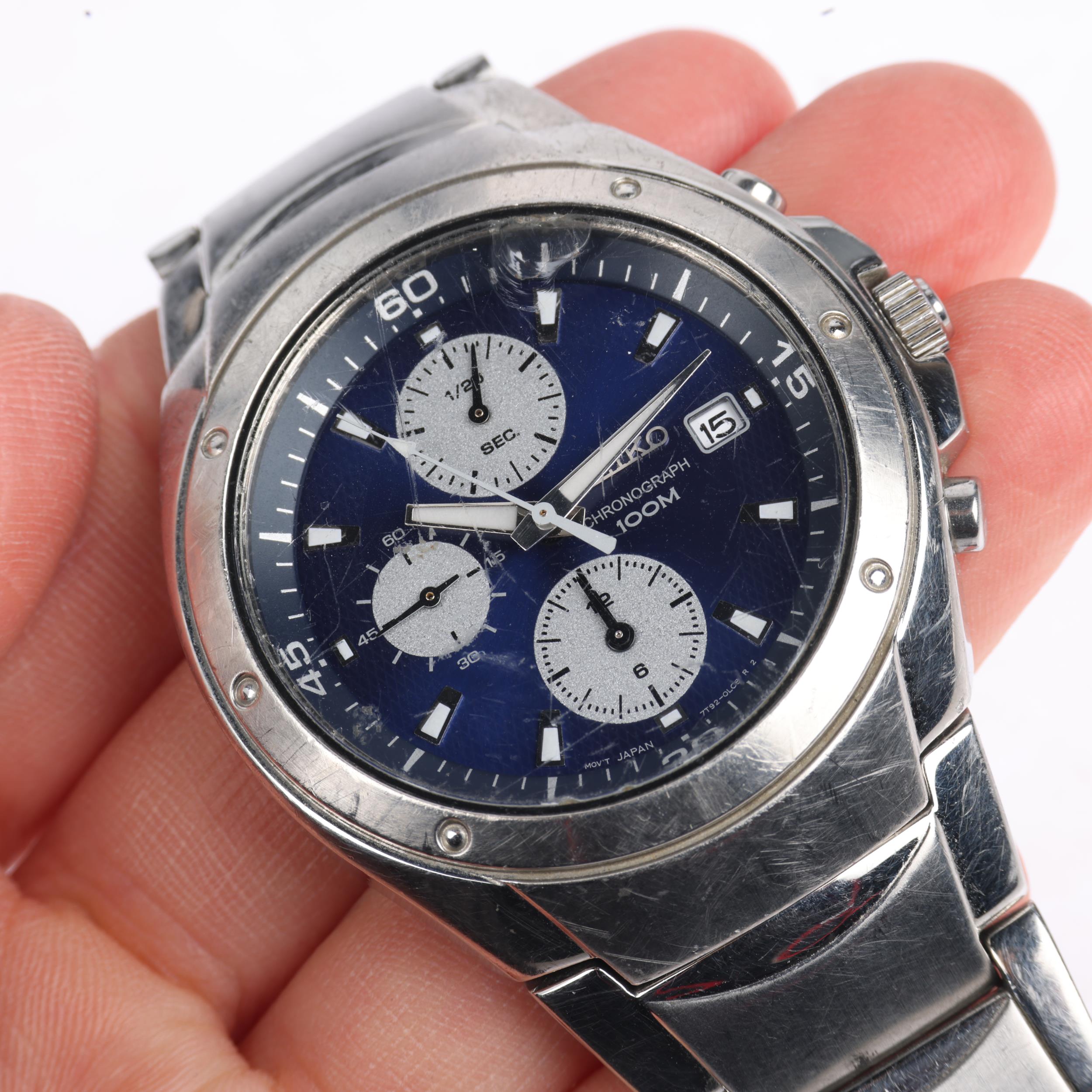 SEIKO - a stainless steel quartz chronograph calendar bracelet watch, ref. 7T92-0HX0, circa 2010, - Bild 5 aus 5