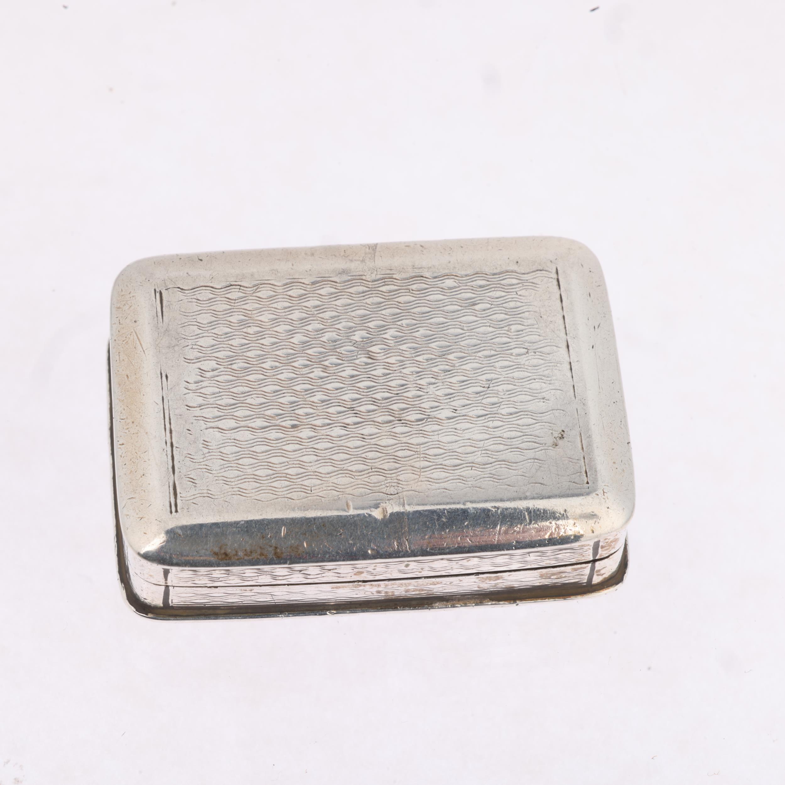 A George III silver vinaigrette, John Shaw, Birmingham 1820, rectangular form, with engine turned - Image 2 of 3