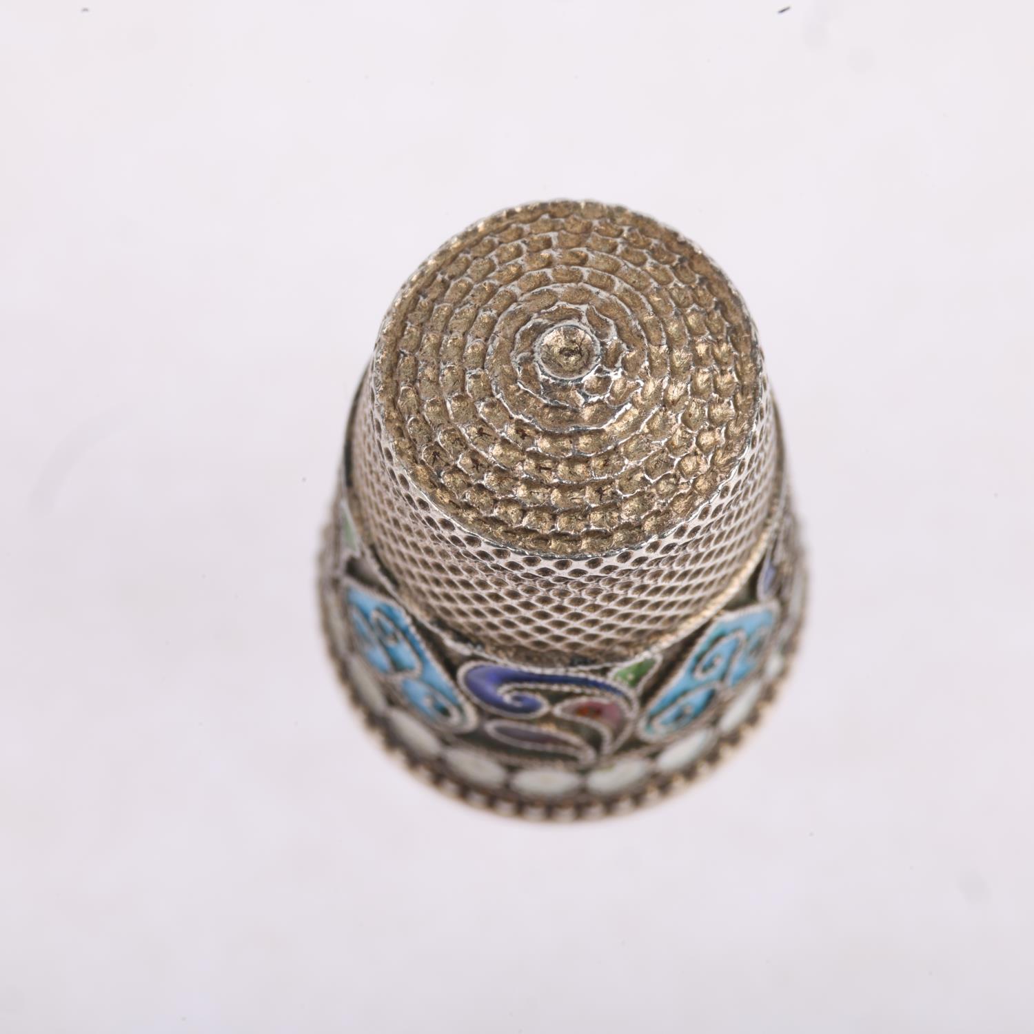A Russian 84 zolotnik standard silver and champleve enamel thimble, 22.7mm, 6.3g 1 small hole at top - Image 3 of 4