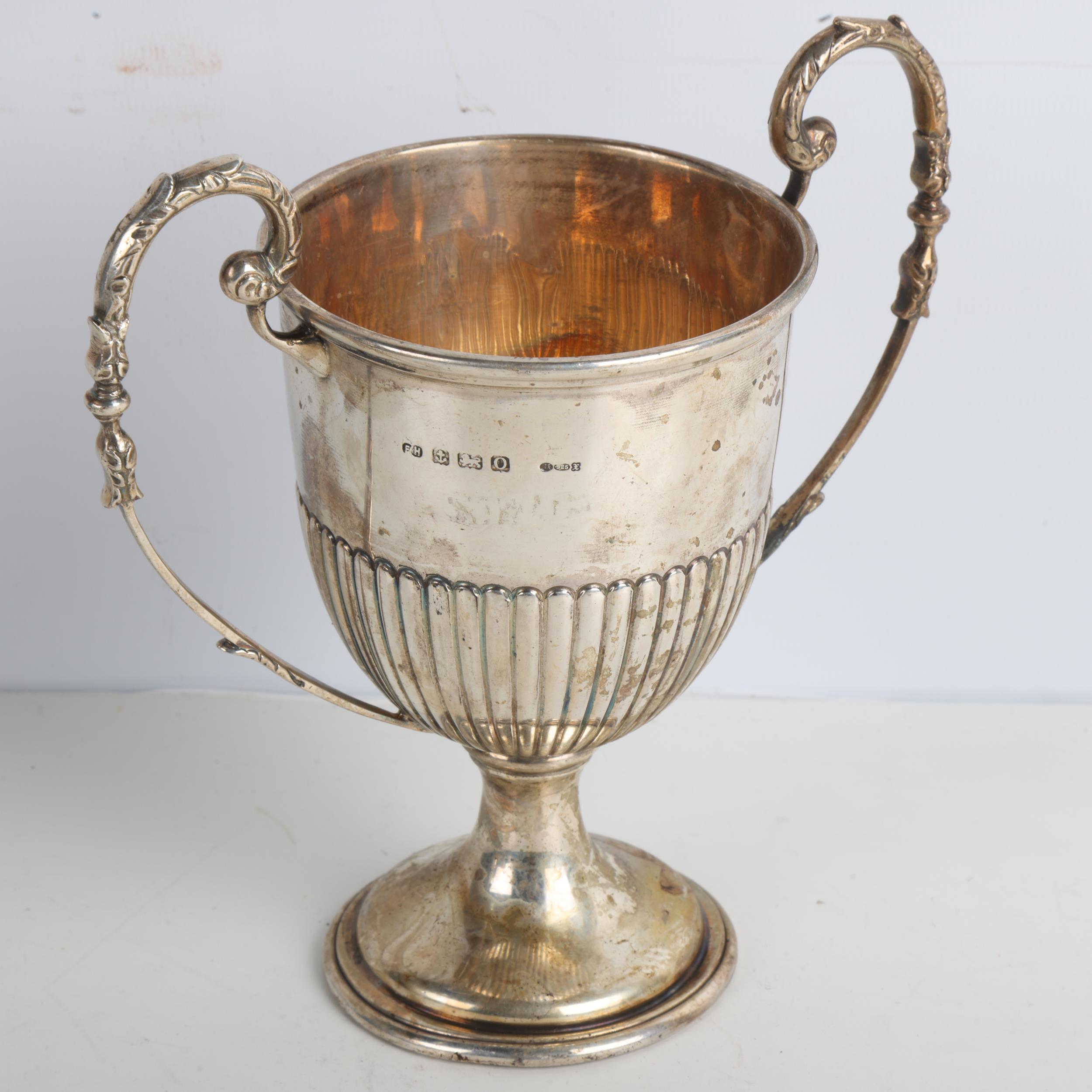 A George VI silver 2-handled trophy cup, Birmingham 1938, 14cm, 7.5oz Body and handles have - Image 2 of 3