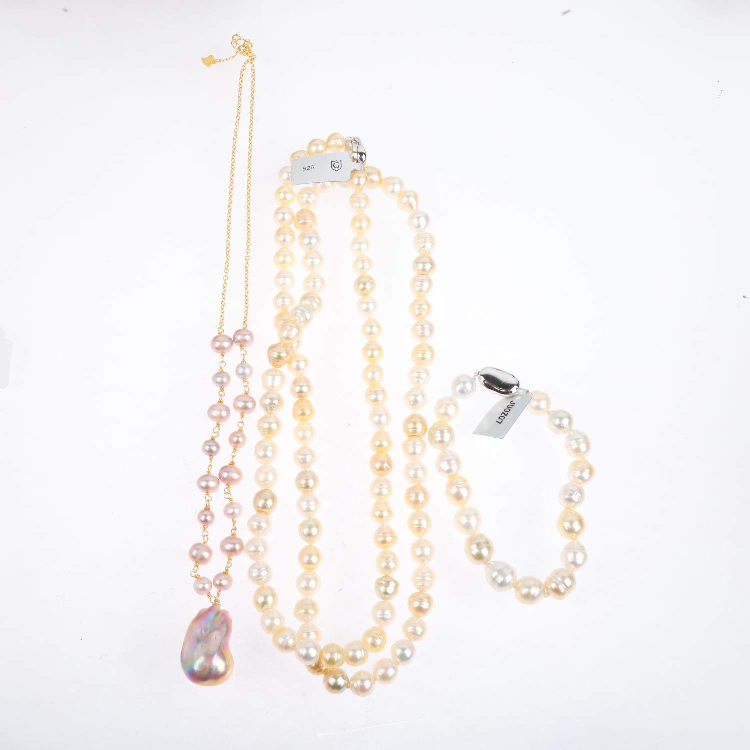 Various pearl bead jewellery, comprising 2 necklaces and 1 bracelet No damage or repair - Image 2 of 3