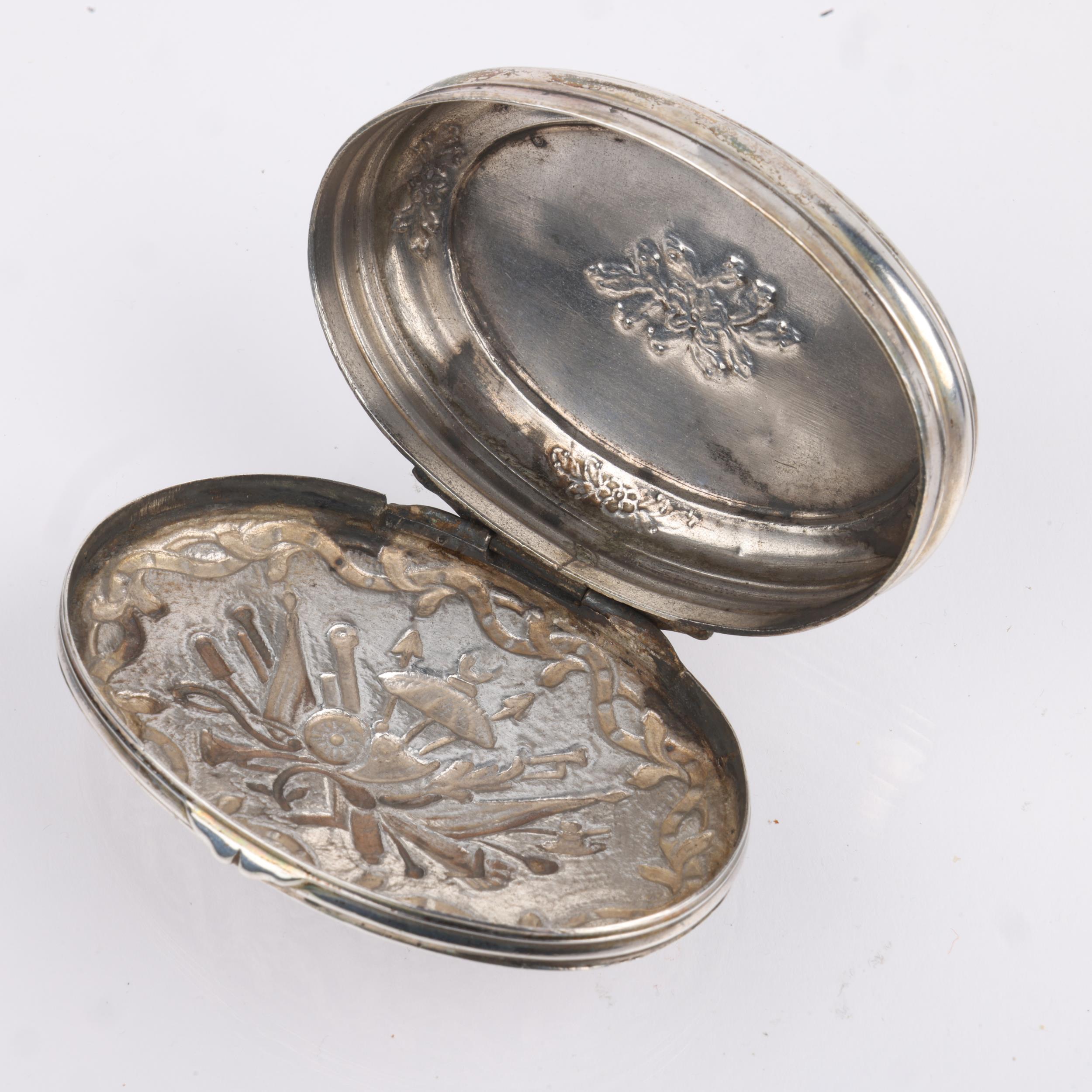 An 18th century Continental silver snuffbox, oval form with relief embossed weapon armaments - Image 3 of 3