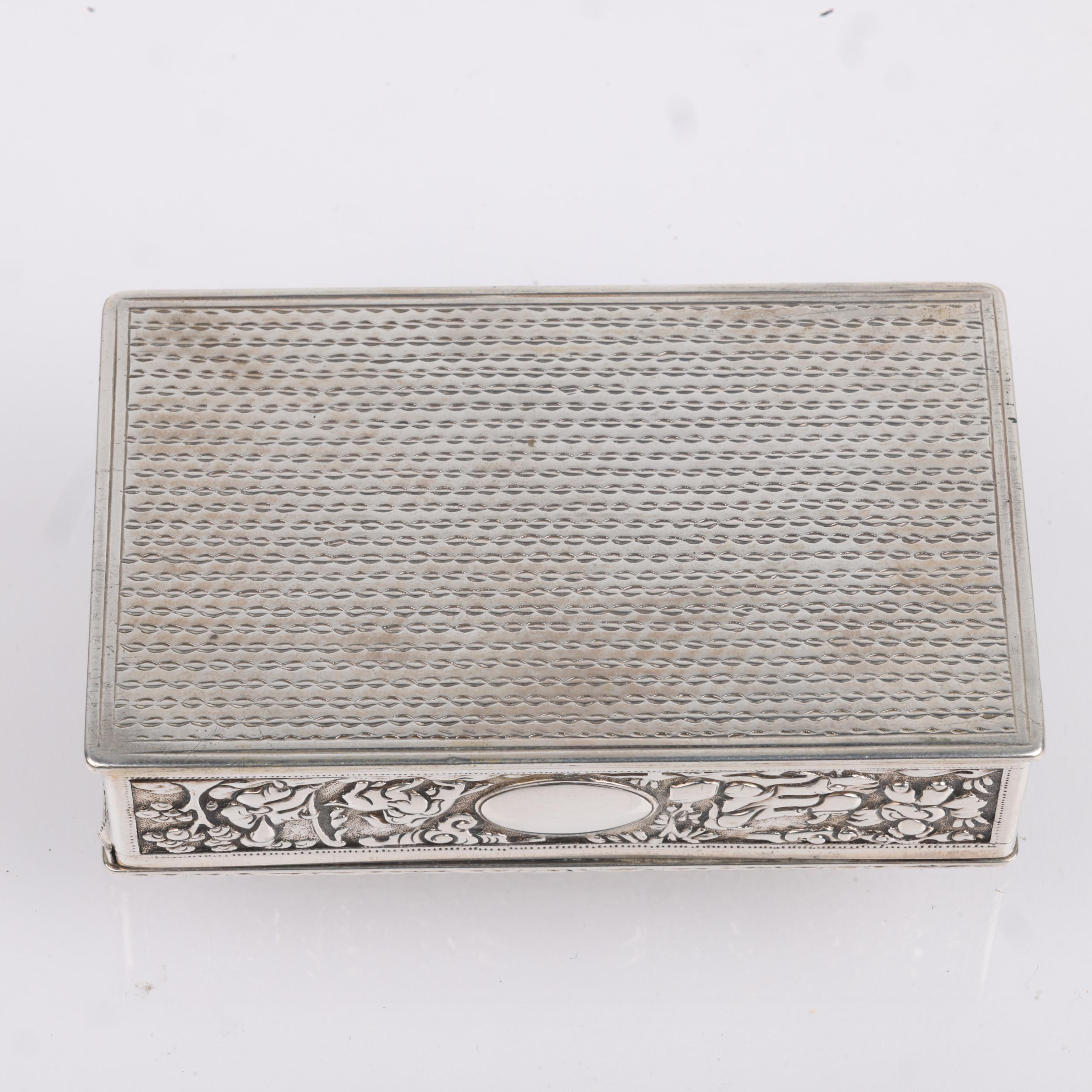 A fine Chinese export silver snuffbox, marked W, rectangular form, with relief 'Elders' decoration - Image 2 of 3