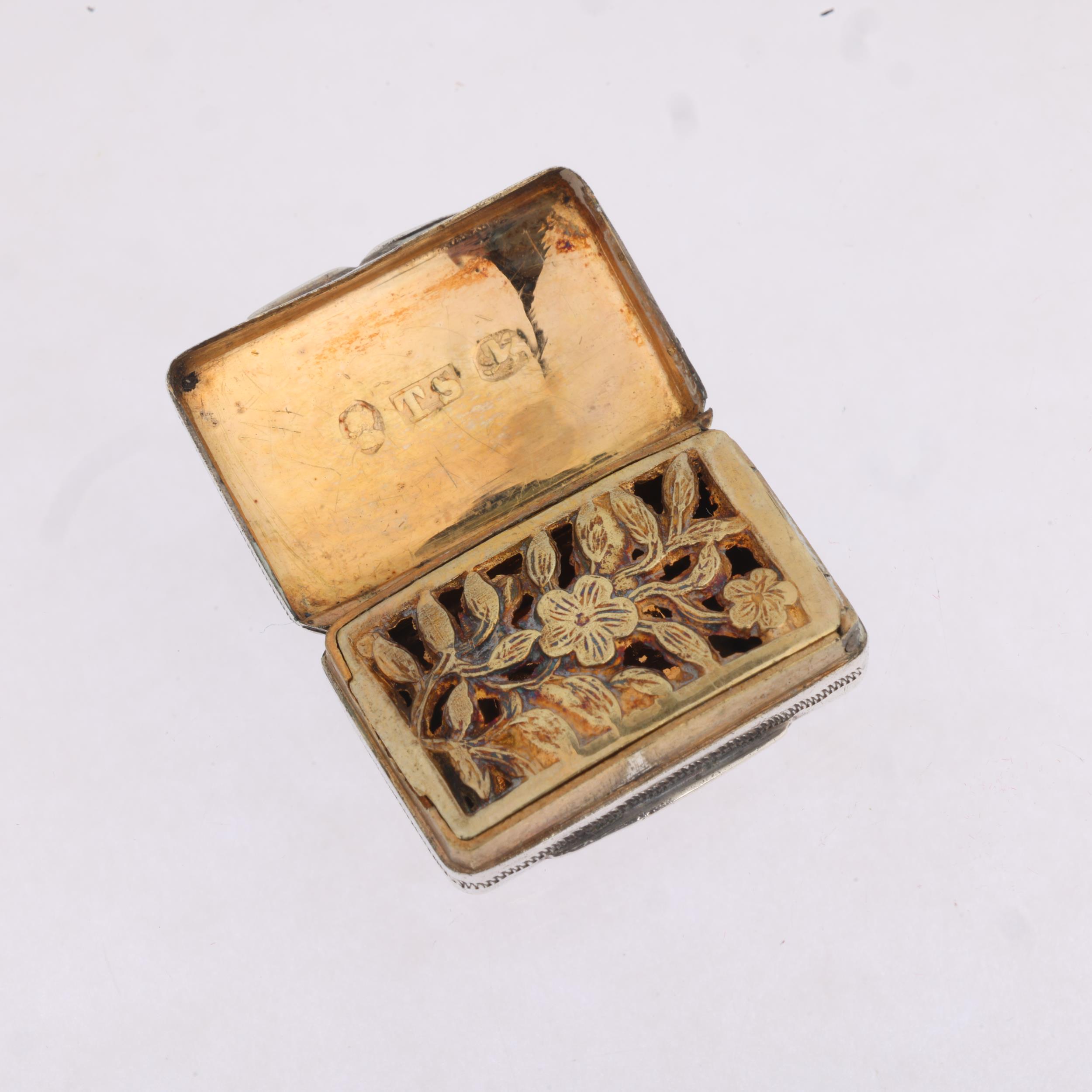 A George IV silver vinaigrette, maker TS, Birmingham 1822, curved rectangular form, with bright- - Image 3 of 3