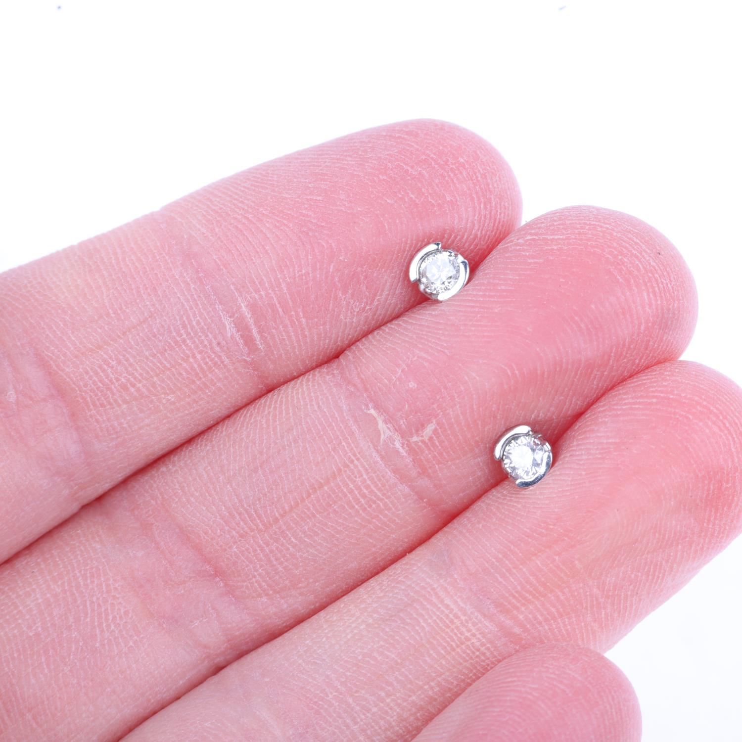 A pair of 9ct white gold 0.2ct solitaire diamond earrings, each set with 0.1ct modern round - Image 4 of 4
