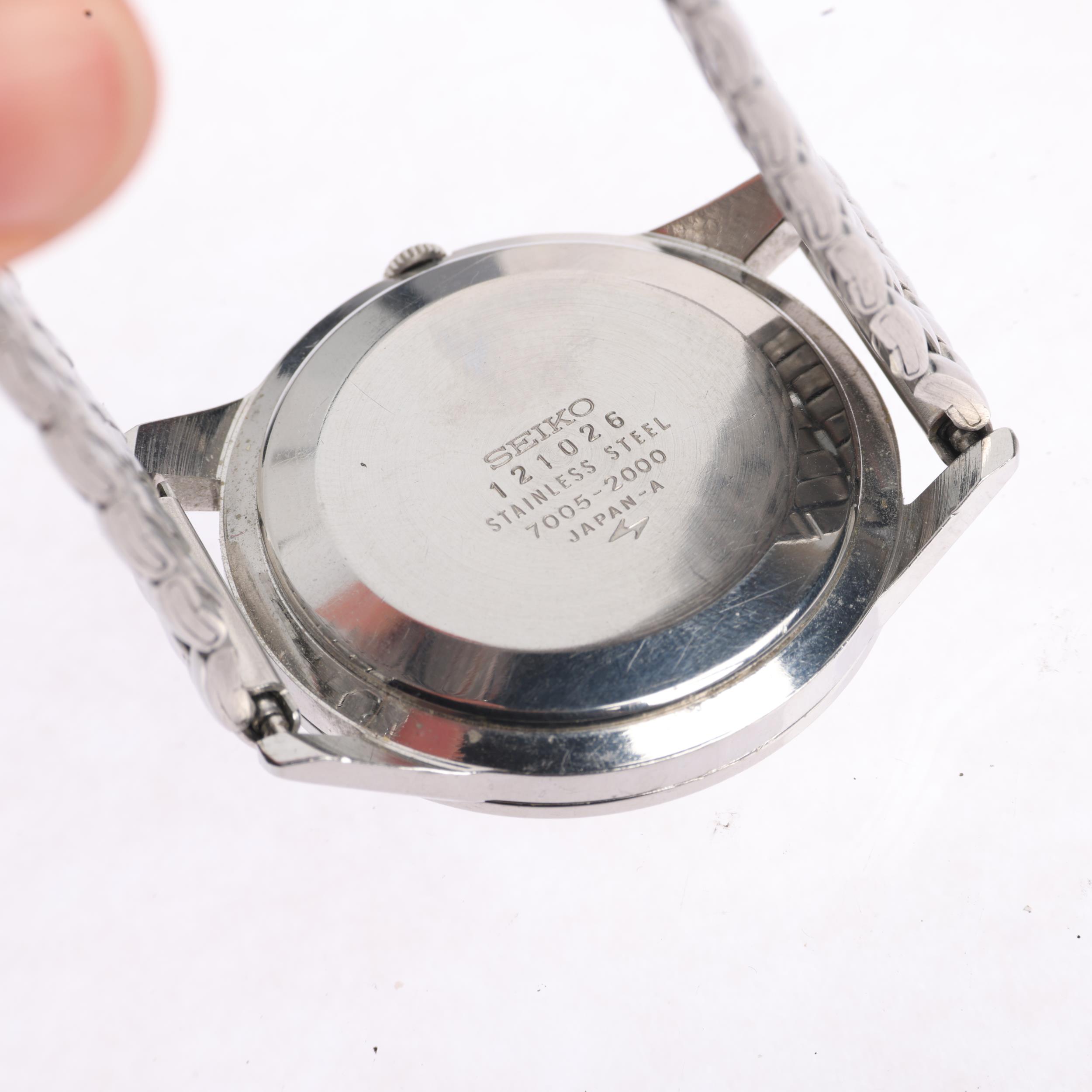 SEIKO - a Vintage stainless steel automatic calendar bracelet watch, ref. 7005-2000, circa 1971, - Image 4 of 5