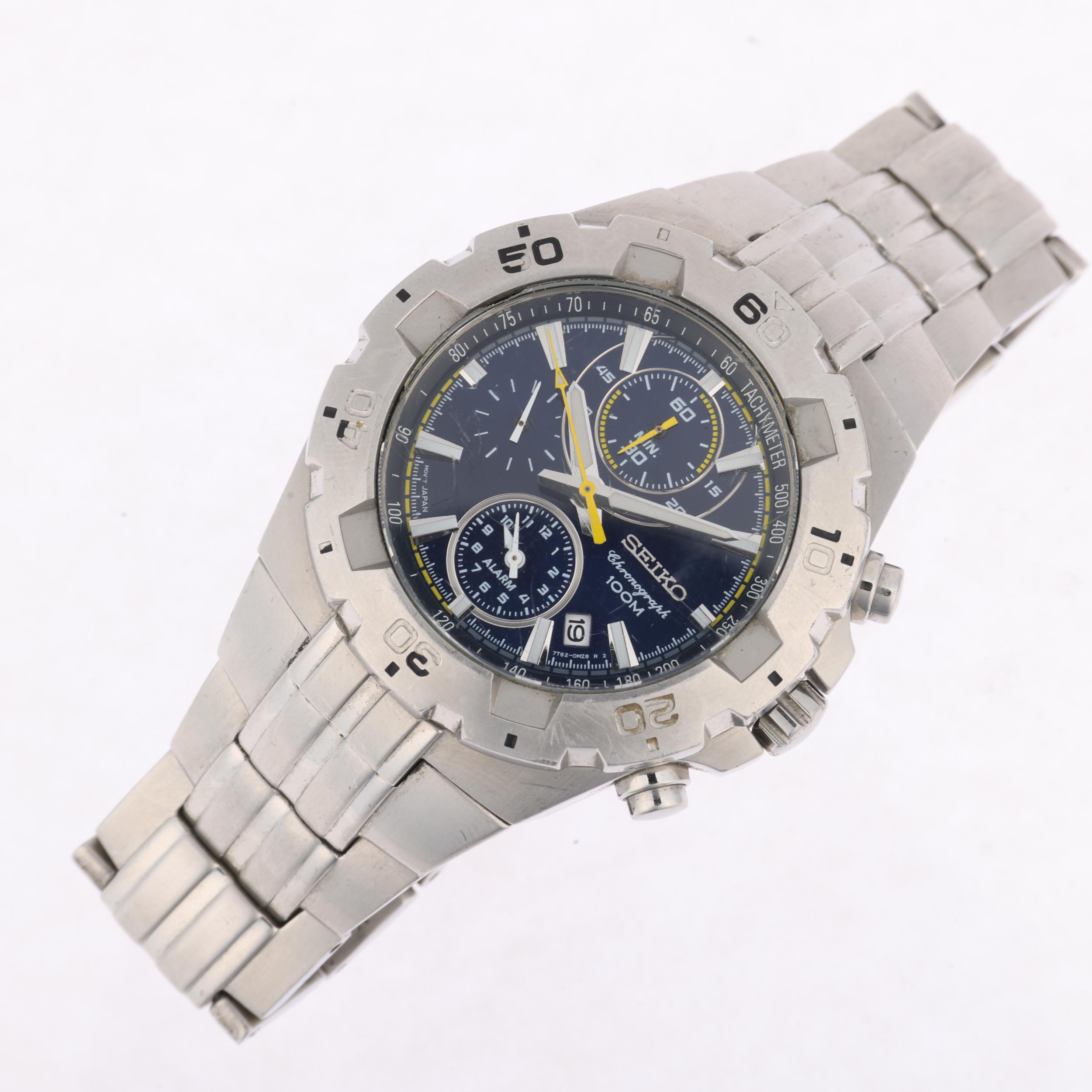 SEIKO - a stainless steel quartz chronograph calendar bracelet watch, ref. 7T62-0JZ0, blue dial with - Image 2 of 5