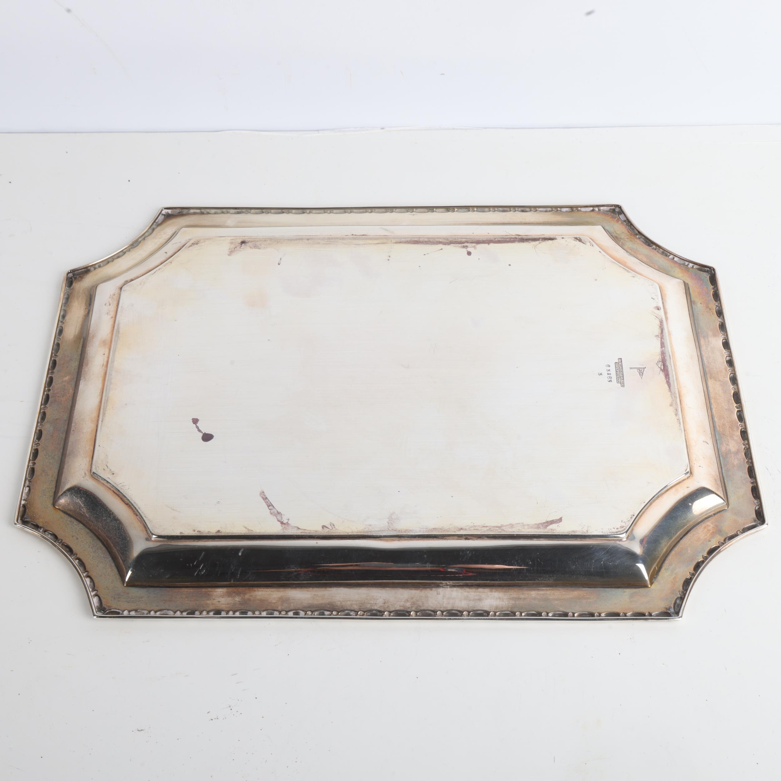 An Art Deco George V silver dressing table tray, Walker & Hall, Sheffield 1923, shaped rectangular - Image 3 of 3