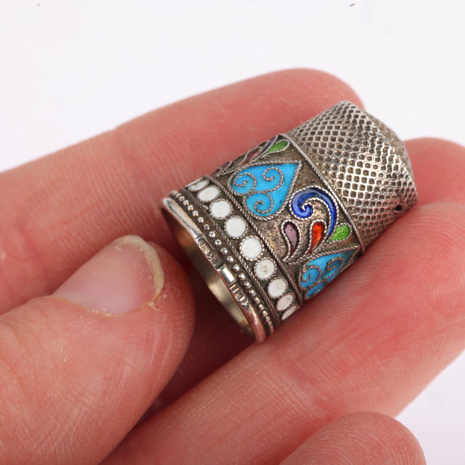 A Russian 84 zolotnik standard silver and champleve enamel thimble, 22.7mm, 6.3g 1 small hole at top - Image 4 of 4