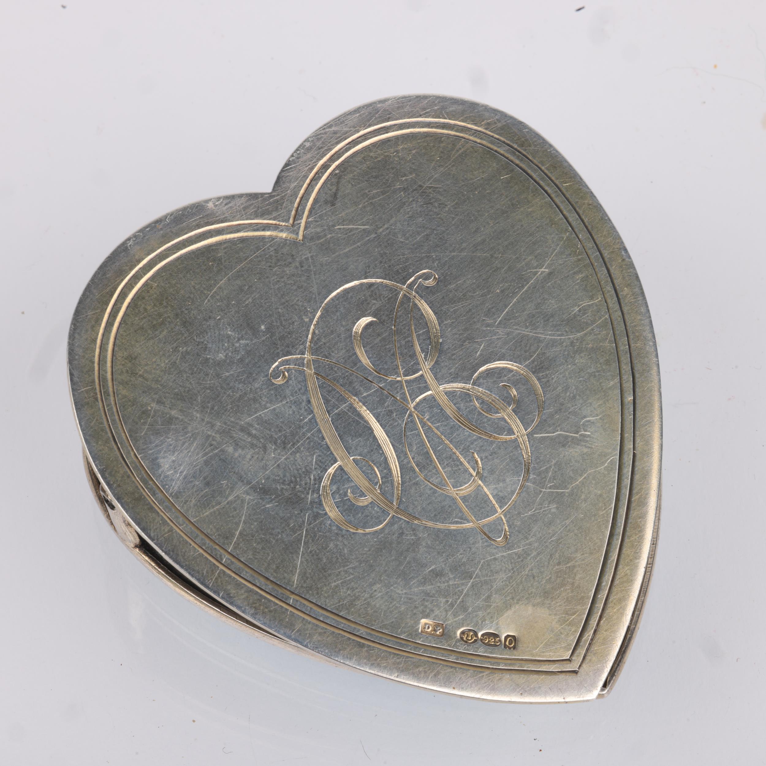 An Edwardian novelty silver and blue enamel heart desk paperclip, Desire Pennellier & Co, import - Image 2 of 3