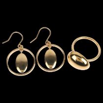 A modern sterling silver-gilt geometric ring and pair of drop earrings set, size R, earrings, 36.