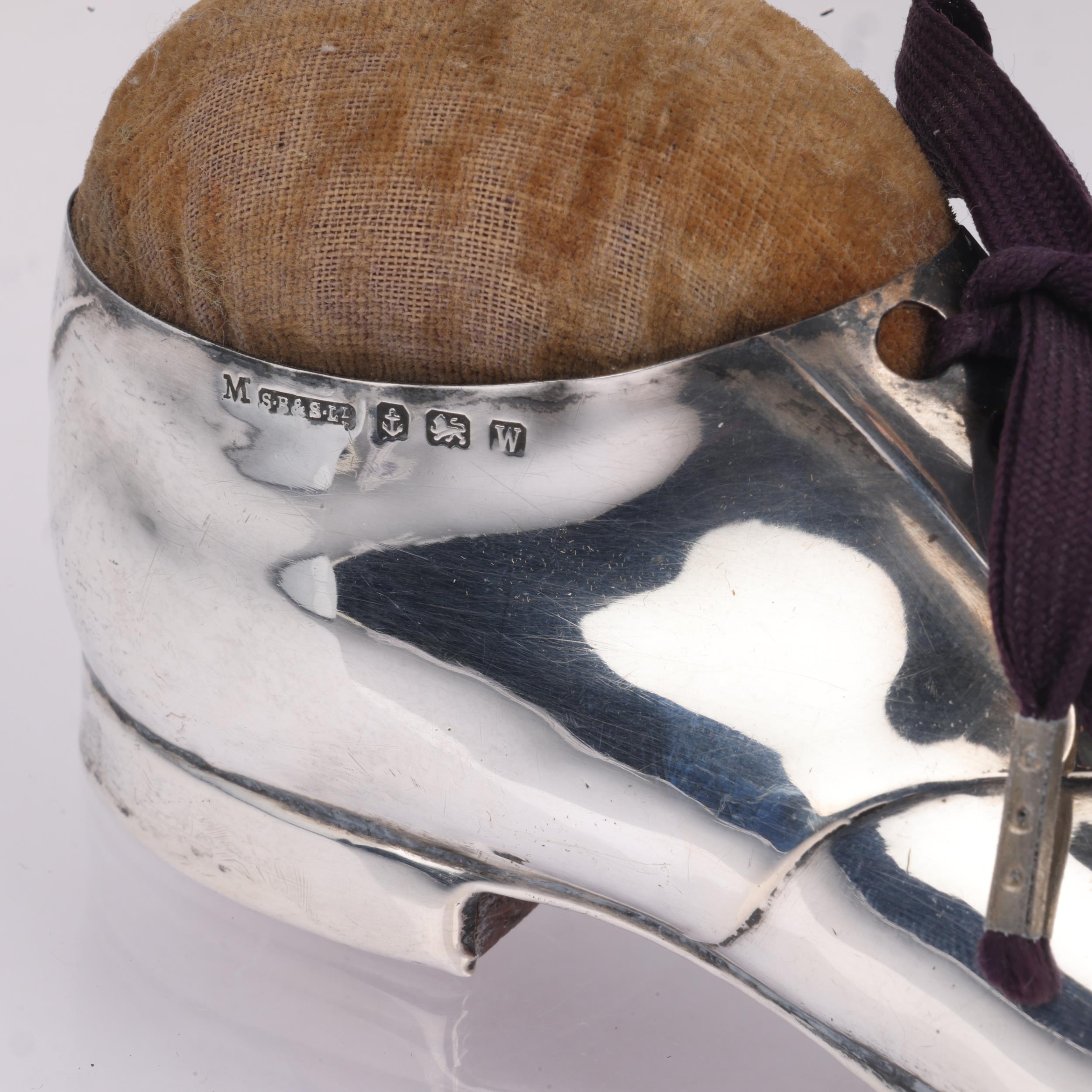 A George V novelty silver brogue shoe pin cushion, S Blanckensee & Son, Chester 1921, 12.5cm No - Image 3 of 3