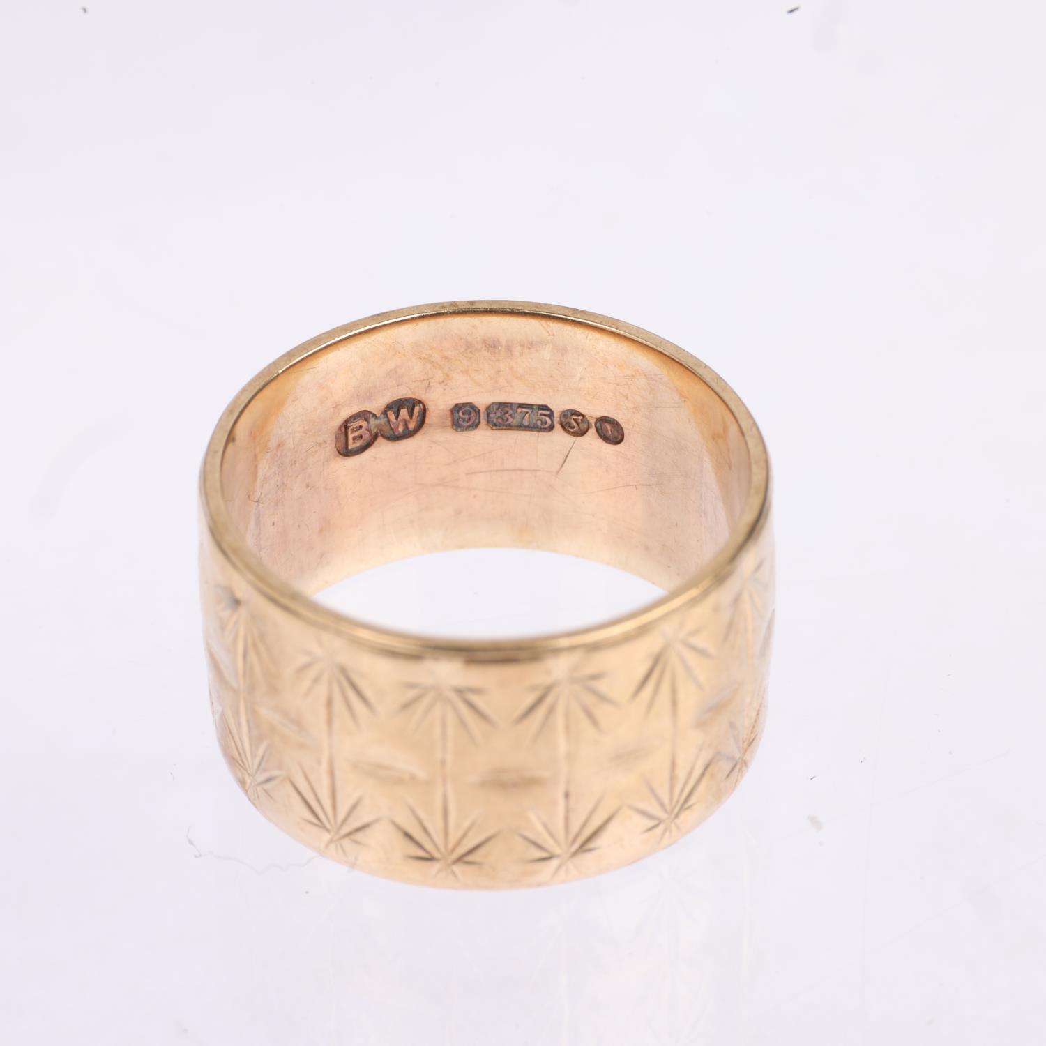 A late 20th century 9ct gold wedding band ring, maker BW, London 1973, engraved leaf decoration, - Image 3 of 4