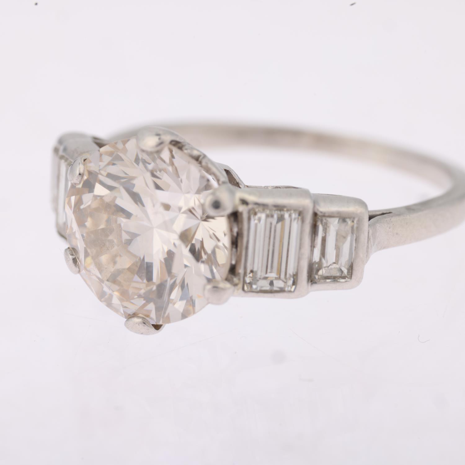 An Art Deco 2.5ct solitaire diamond ring, centrally claw set with 2.5ct round brilliant-cut diamond, - Bild 3 aus 4