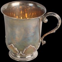 A George V silver christening mug, Goldsmiths & Silversmiths Co Ltd, London 1915, 9cm, 6.9oz No