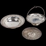 3 silver dishes, largest Sheffield 1922, 13cm, 9.3oz total (3) Lot sold as seen unless specific