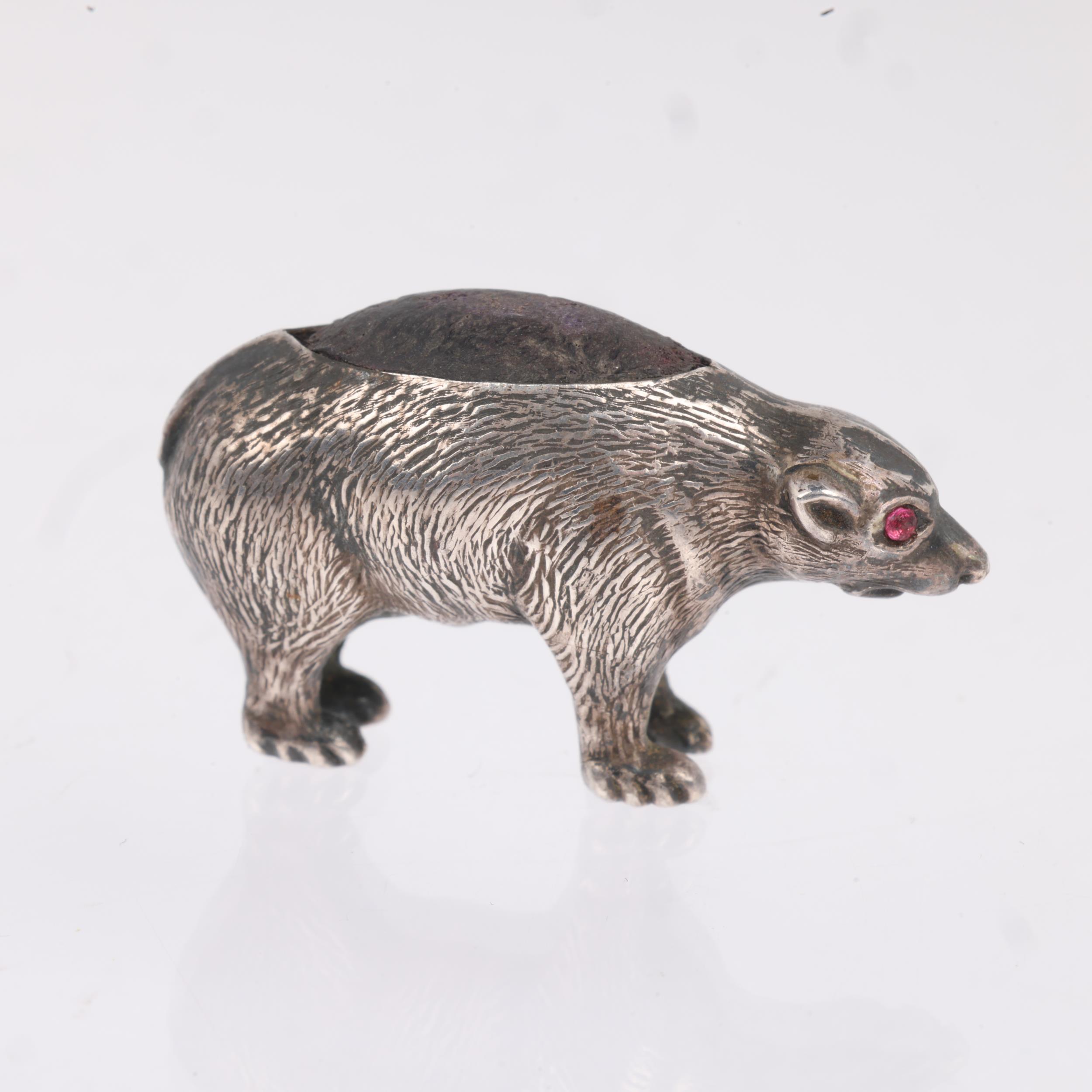 An Edwardian novelty silver figural polar bear pin cushion, Adie & Lovekin Ltd, Birmingham 1909, 4cm - Image 2 of 3