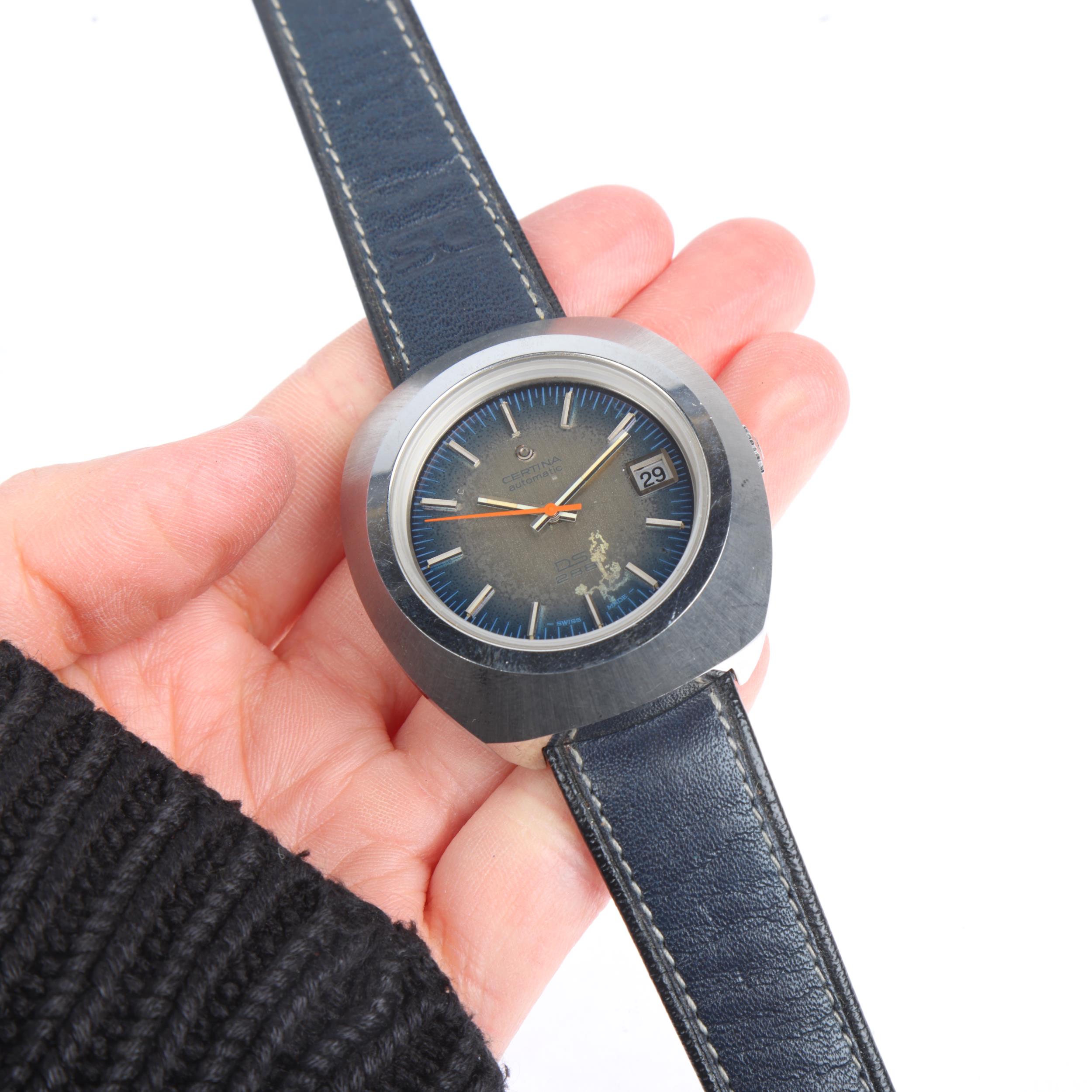 CERTINA - a Vintage stainless steel DS 288 automatic calendar wristwatch, circa 1970s, ombre blue - Bild 5 aus 5