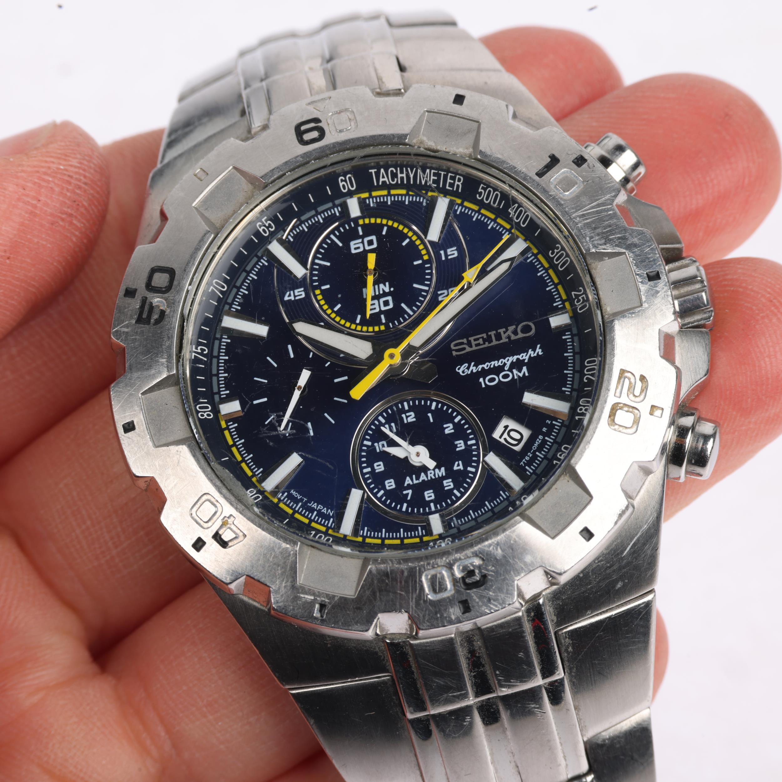 SEIKO - a stainless steel quartz chronograph calendar bracelet watch, ref. 7T62-0JZ0, blue dial with - Image 5 of 5