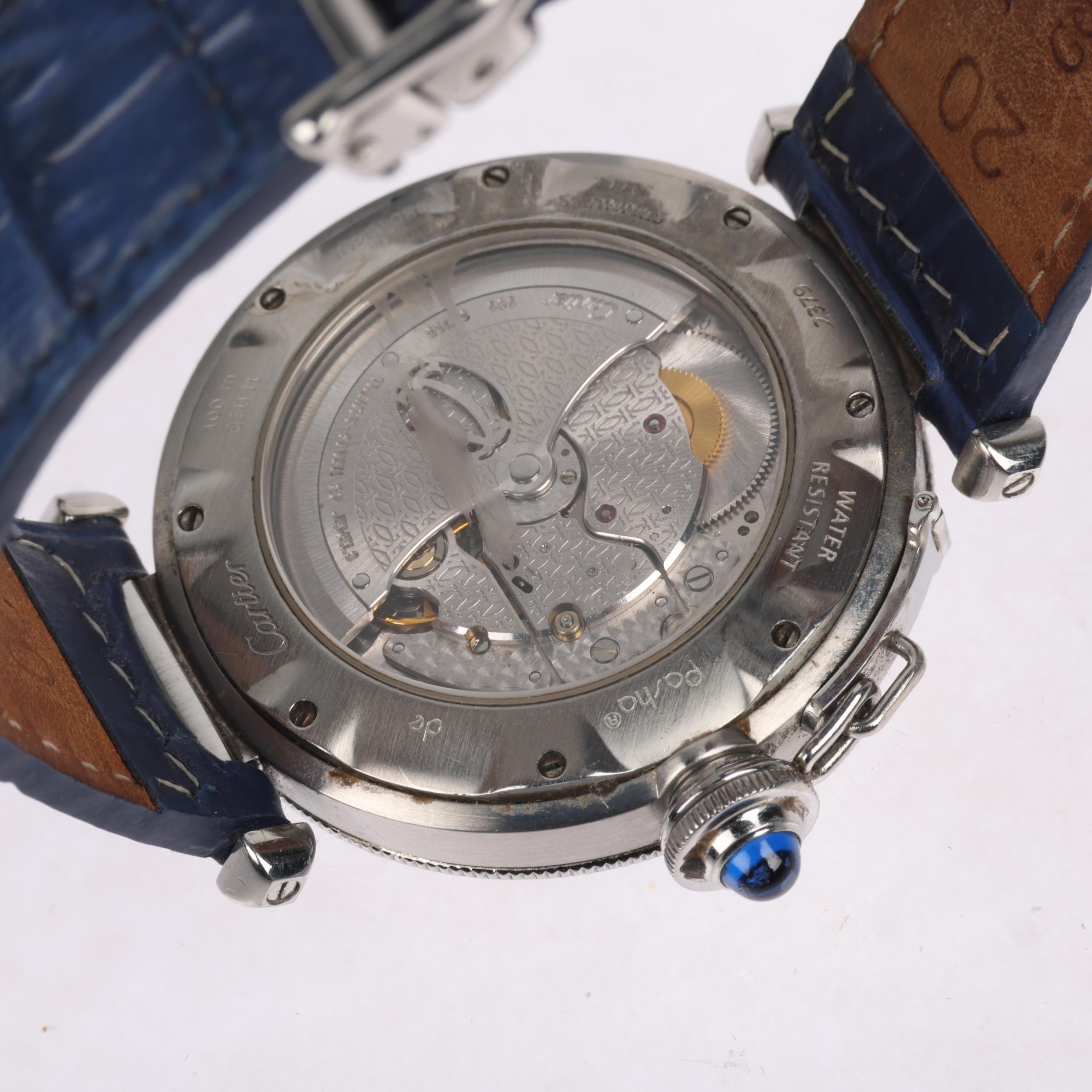 CARTIER - a stainless steel Pasha De Cartier automatic calendar wristwatch, ref. 2379, engine turned - Bild 3 aus 5