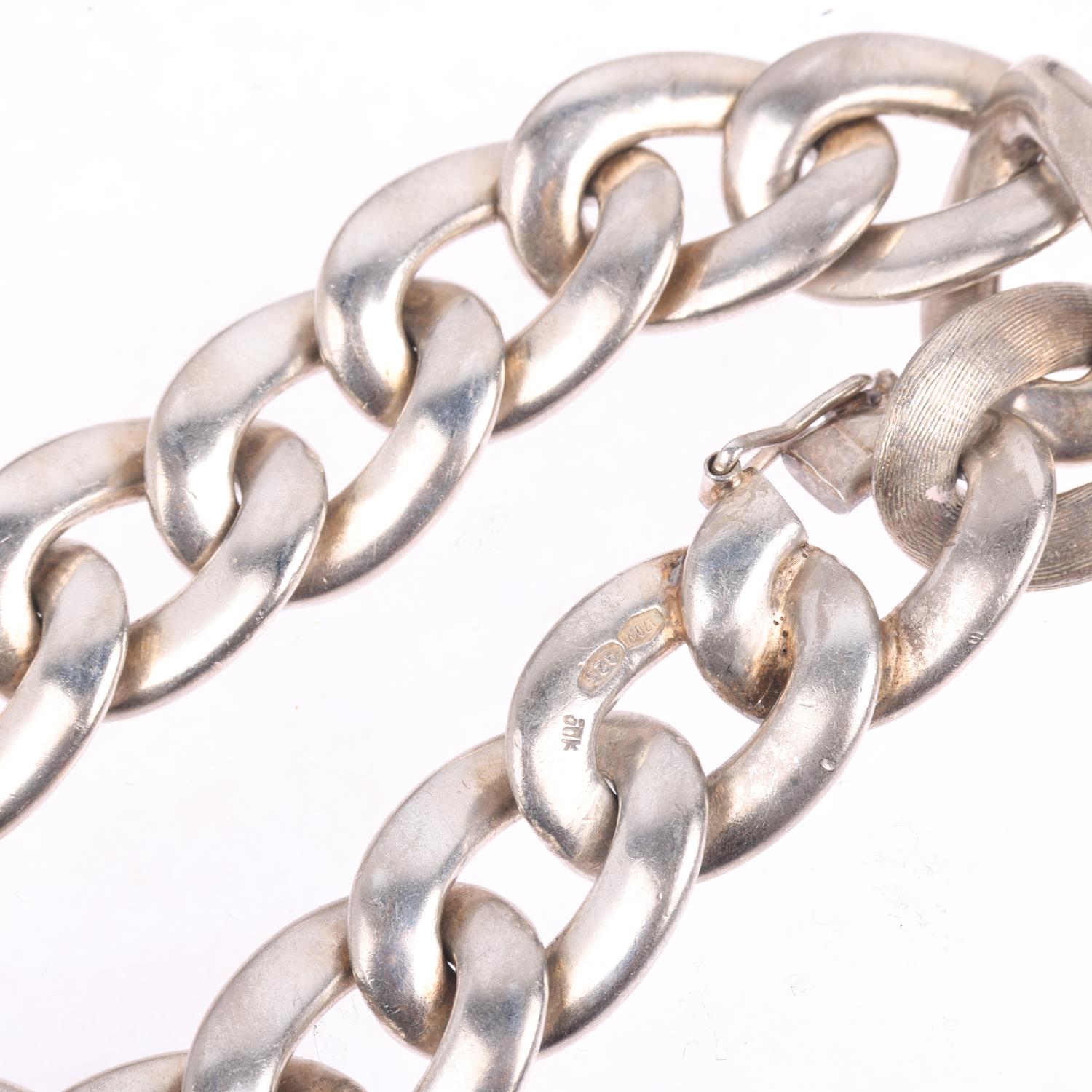 A heavy sterling silver cable link chain bracelet, textured and polished decoration, 19cm, 71.3g - Image 3 of 3