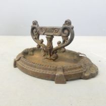 An antique cast iron boot scraper. 36x17x24cm.