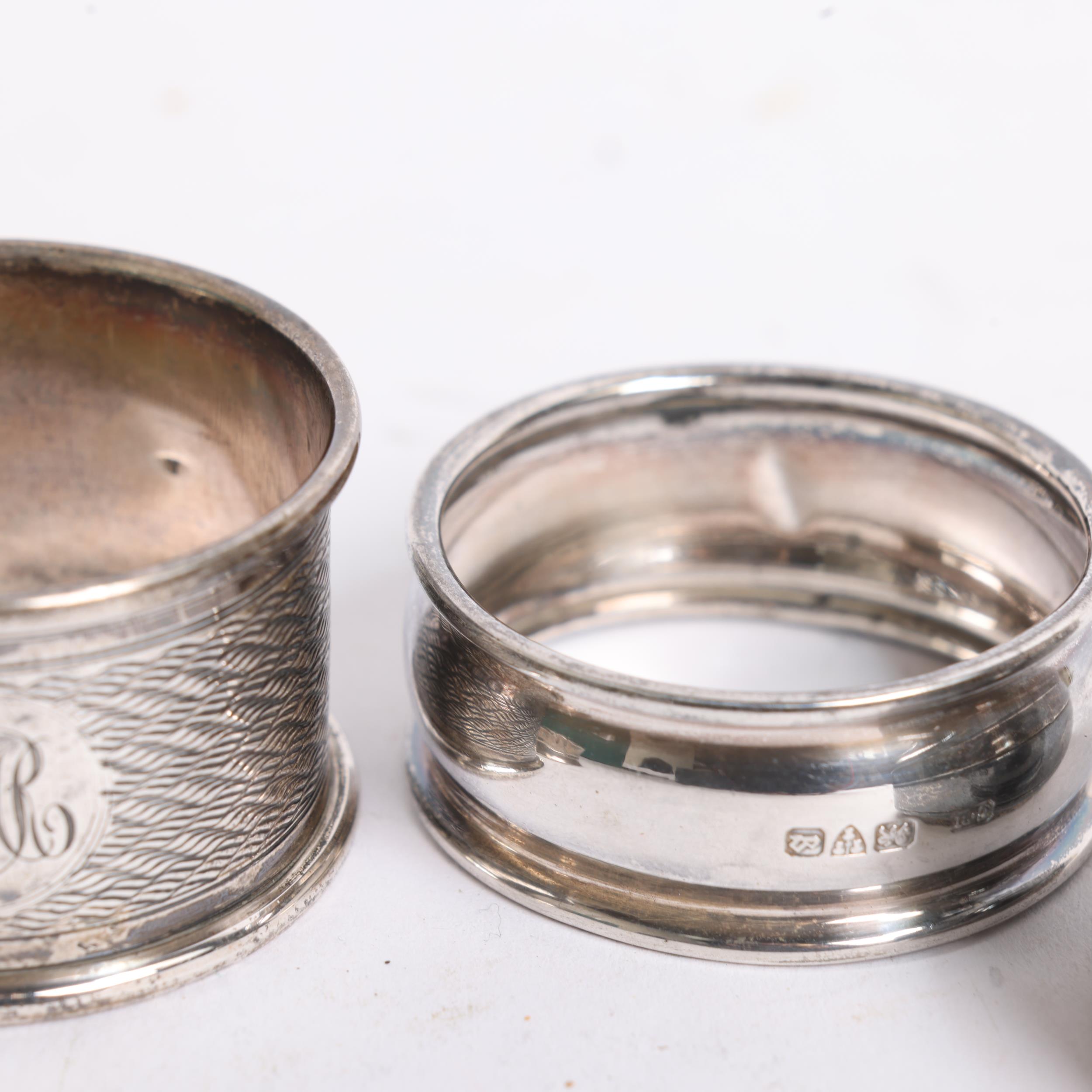 2 modern silver circular pillboxes and covers, and 2 silver napkin rings - Image 2 of 2