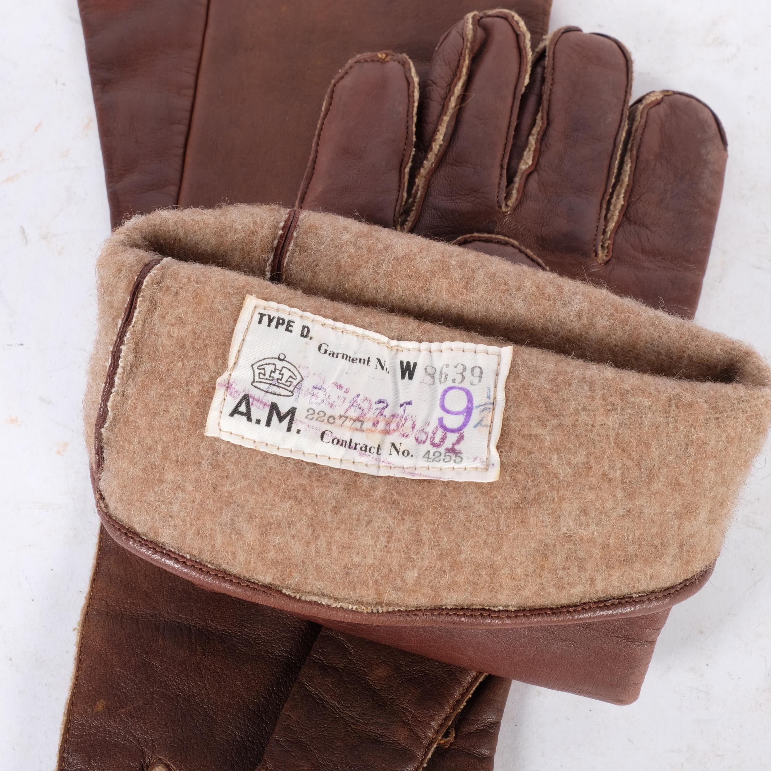 A pair of RAF leather gloves, L39cm - Image 2 of 2
