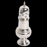 An Elizabeth II silver sugar caster, hallmarks for Sheffield 1967, H17.5cm