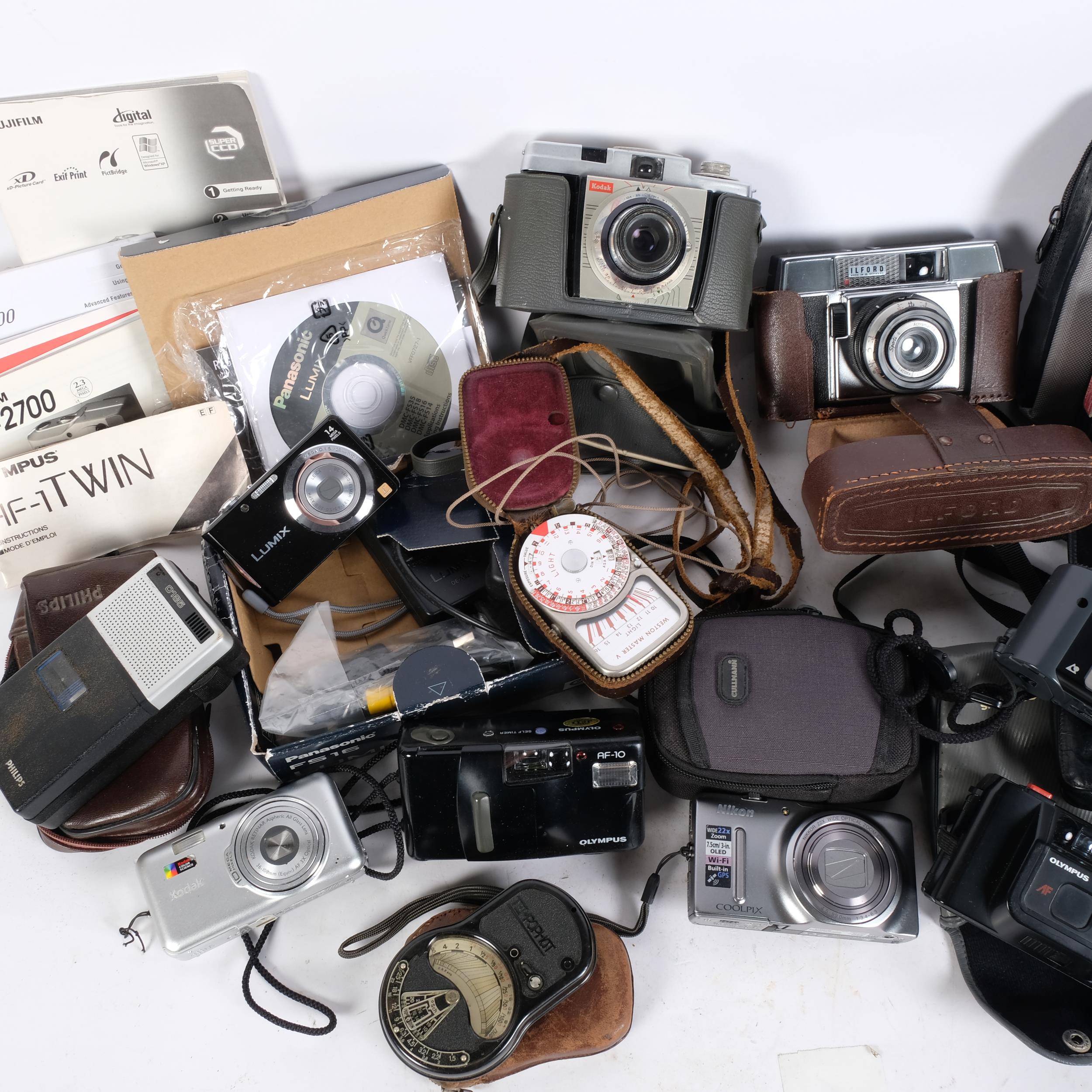 A quantity of Vintage cameras and equipment, including a Lumix Panasonic FS16, in original box - Image 2 of 2