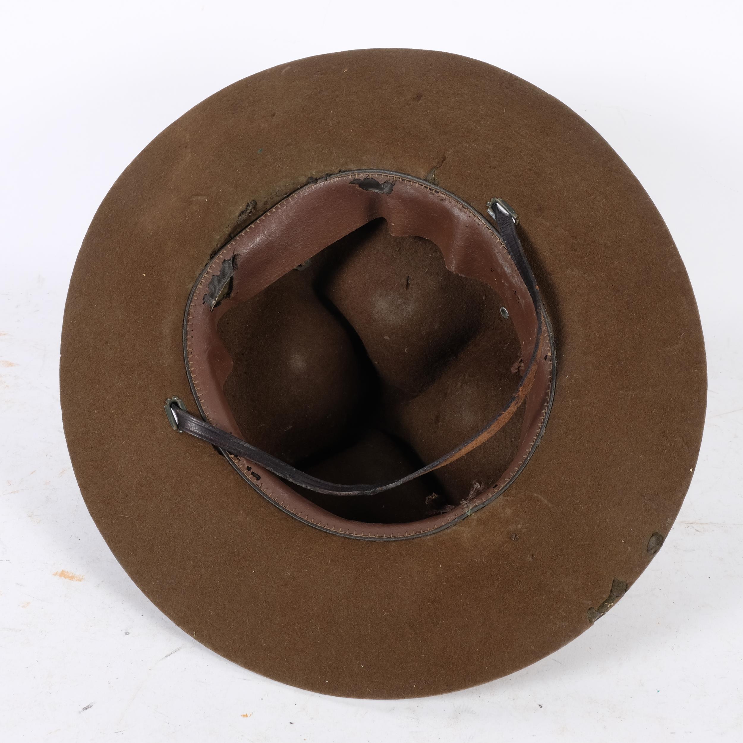 A US Army hat with badge - Image 2 of 2