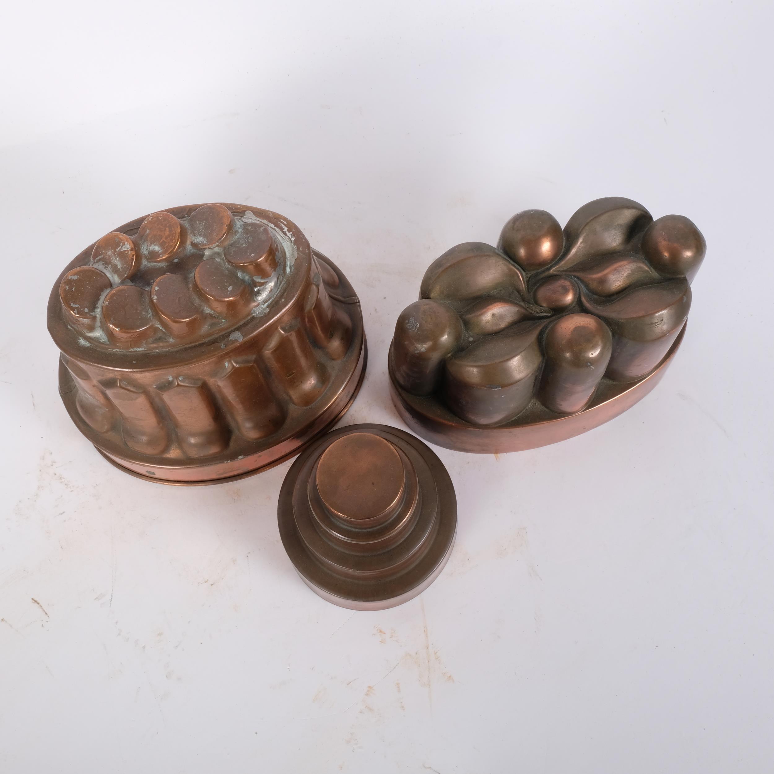 3 Vintage copper and tin jelly moulds, tallest 15cm - Image 2 of 2