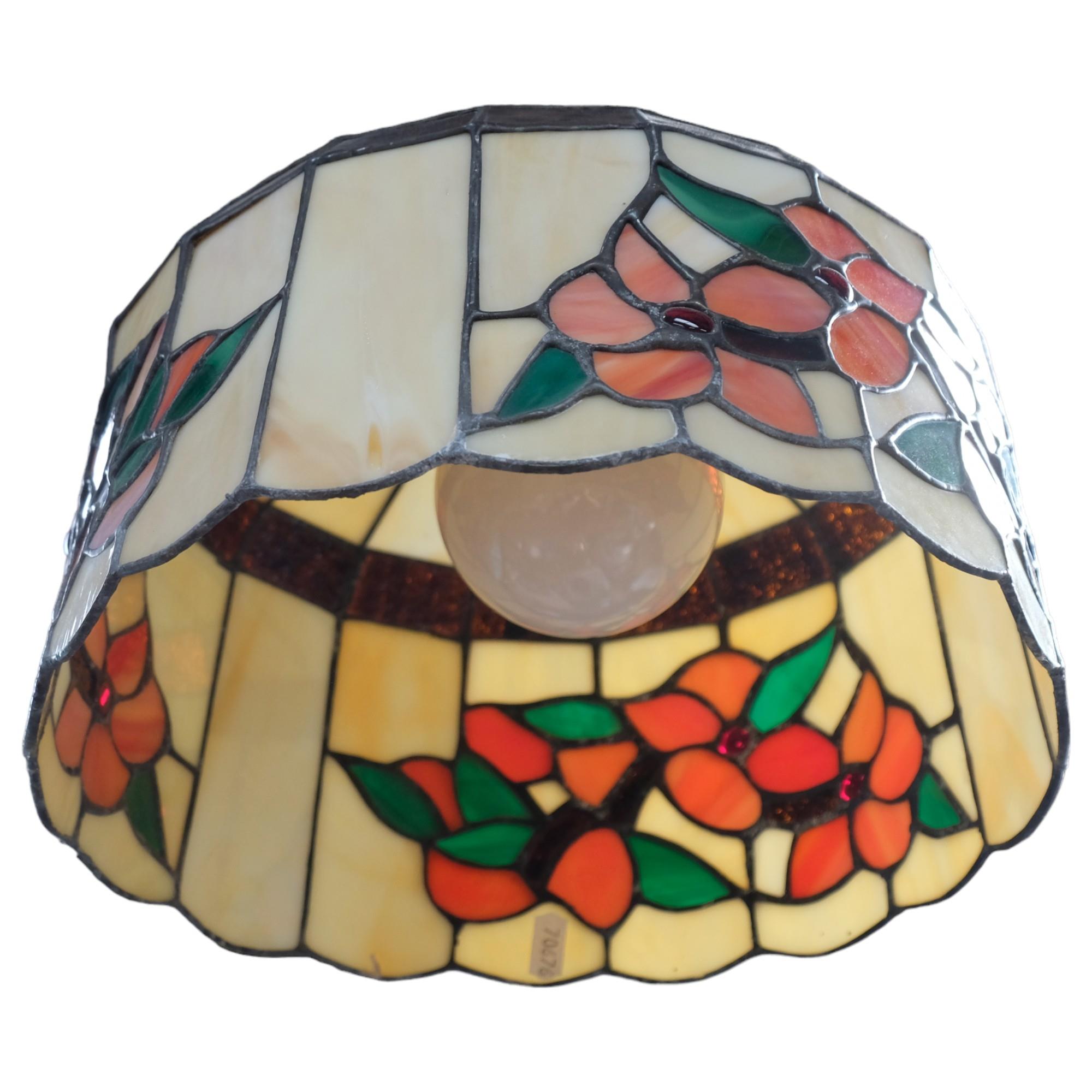 A Tiffany style leadlight ceiling light shade, with floral design, 32cm diameter - Image 2 of 2