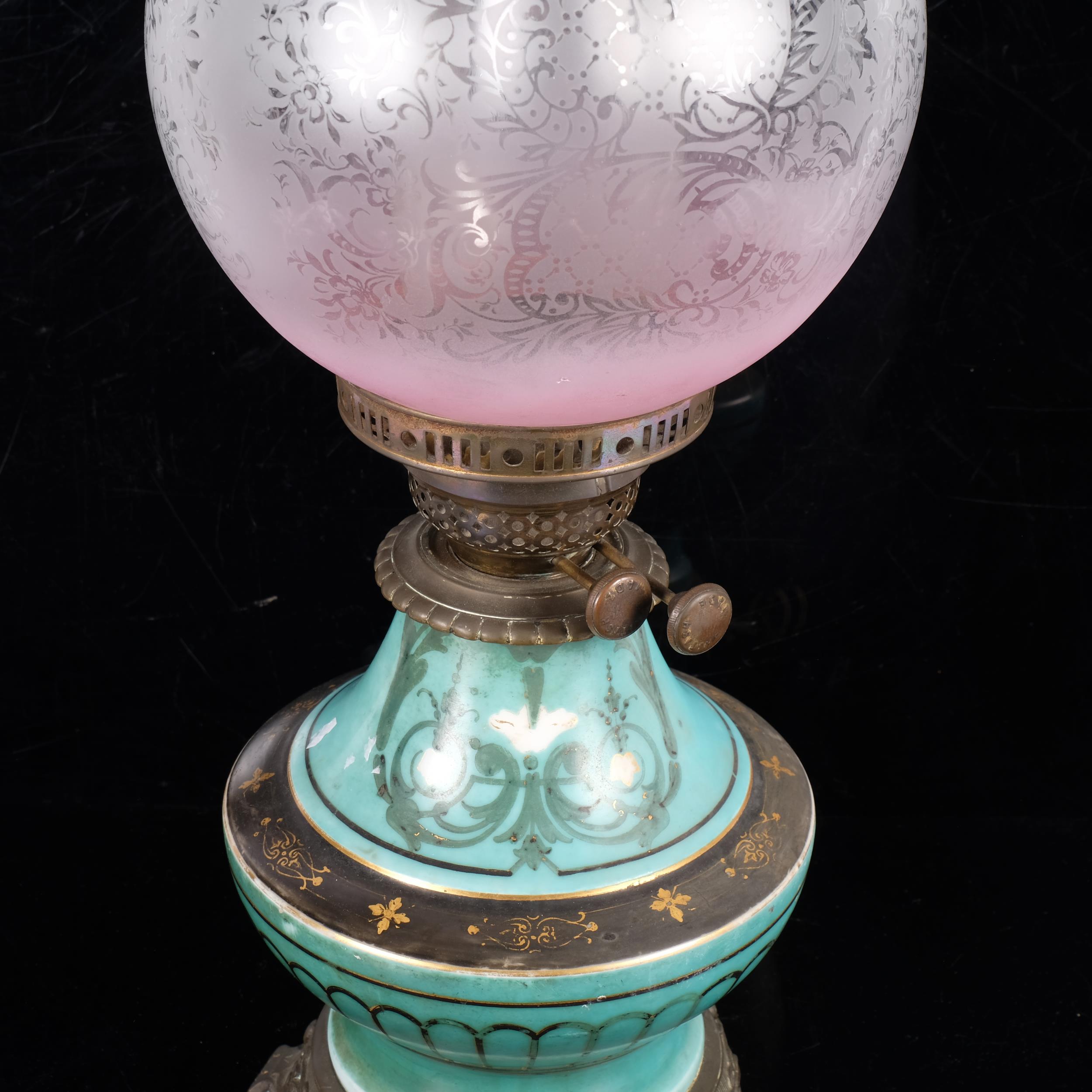 Antique oil lamp with ceramic font, chimney and etched glass shade, H51cm - Image 2 of 2