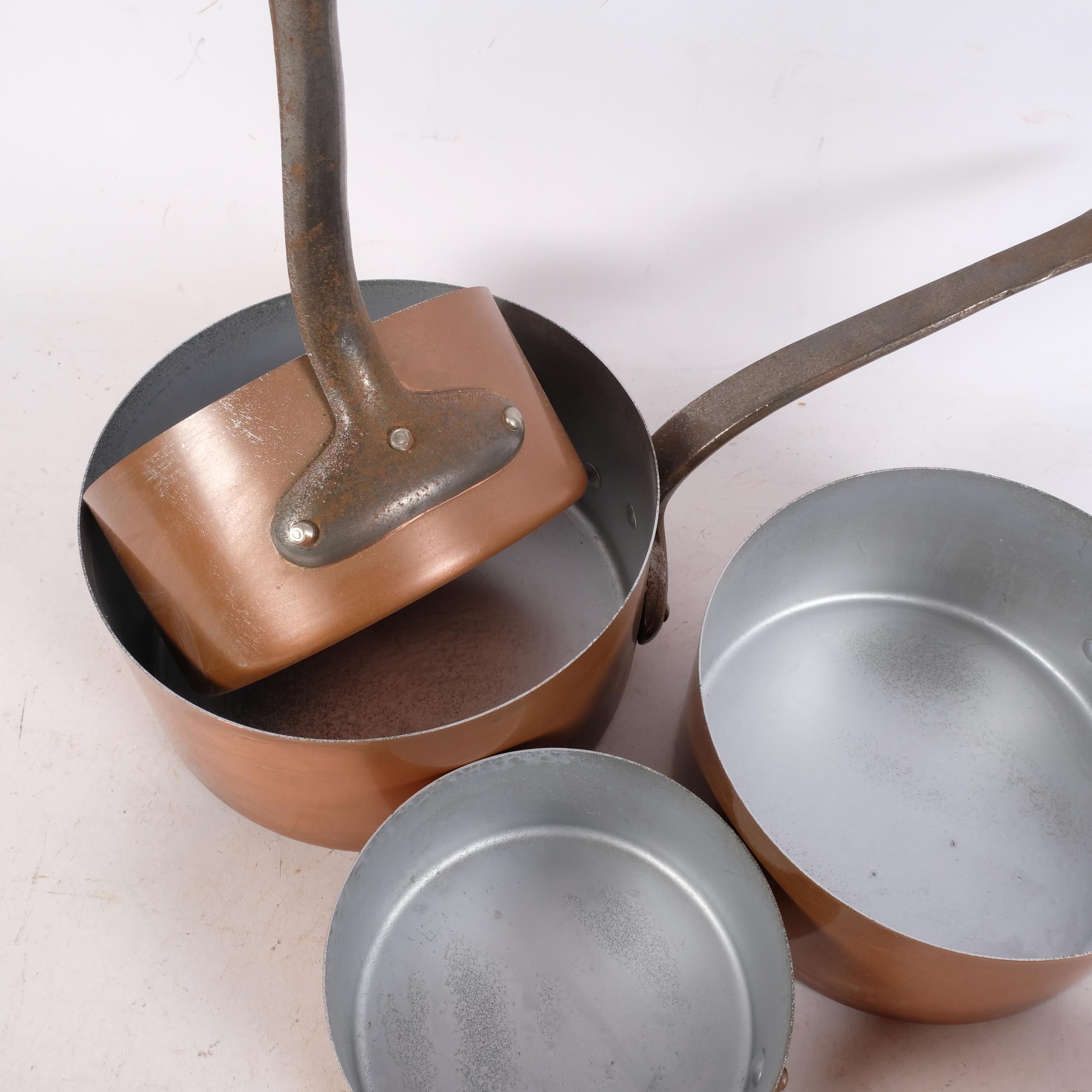 A graduated set of 5 copper saucepans with iron handles, largest 20cm diameter - Image 2 of 2