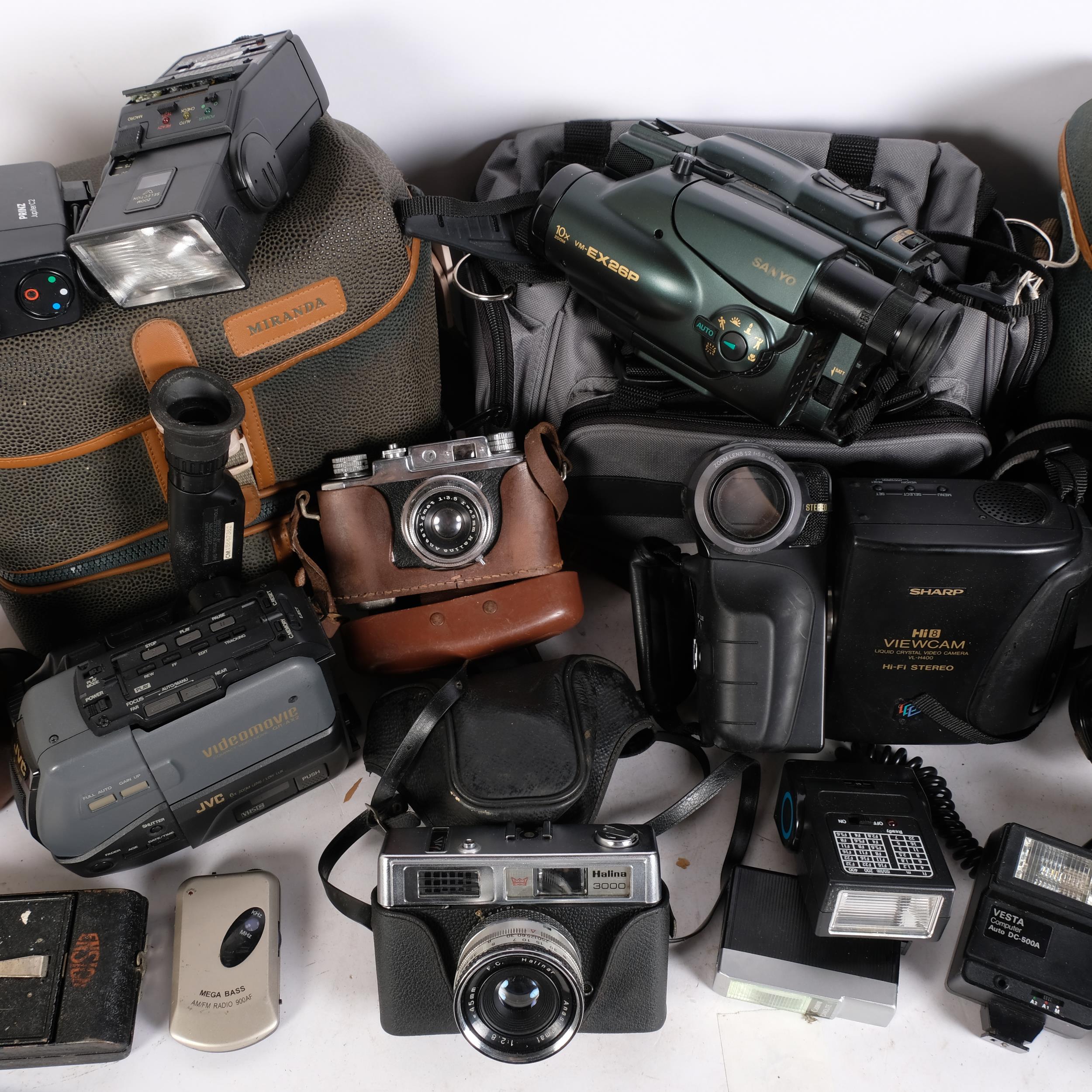 A quantity of Vintage handheld cameras and video recorders, including a Sanyo VN-EX550P, a JVC Video - Image 2 of 2