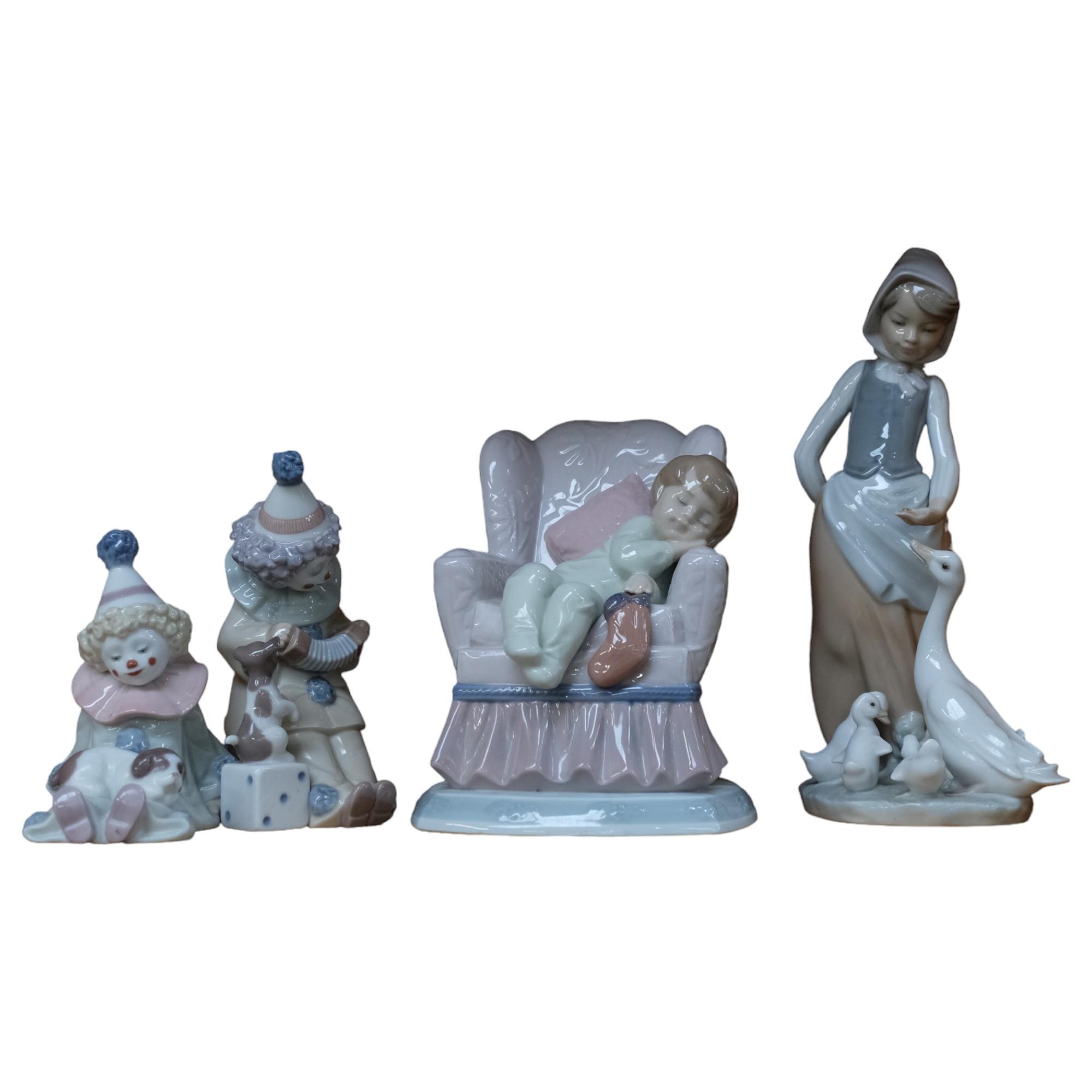 4 pieces of Lladro, including Christmas Collection, child in an armchair, H16.5cm, 2 clowns, and a