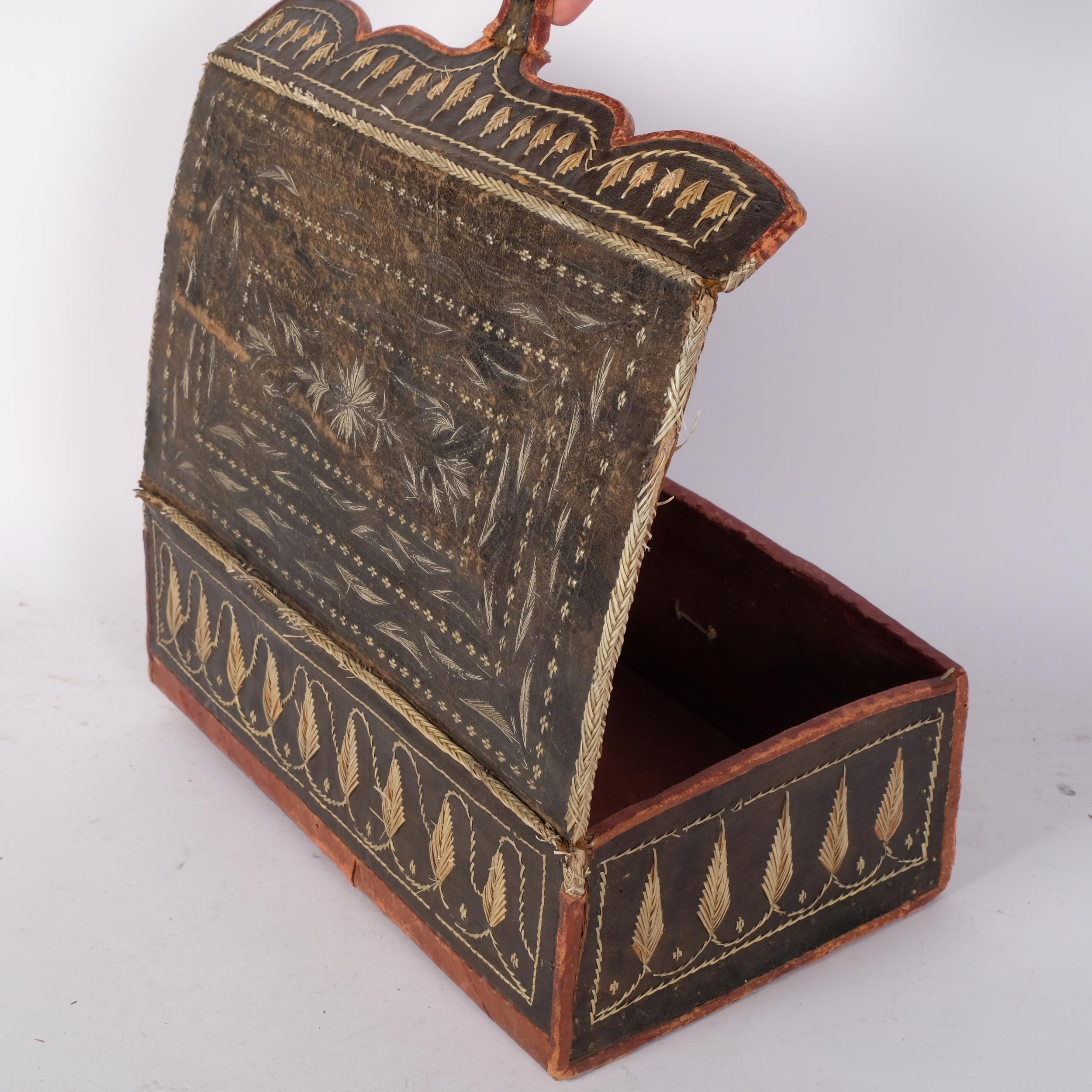 Antique leather-covered box with straw-work decoration, 26cm across - Image 2 of 2