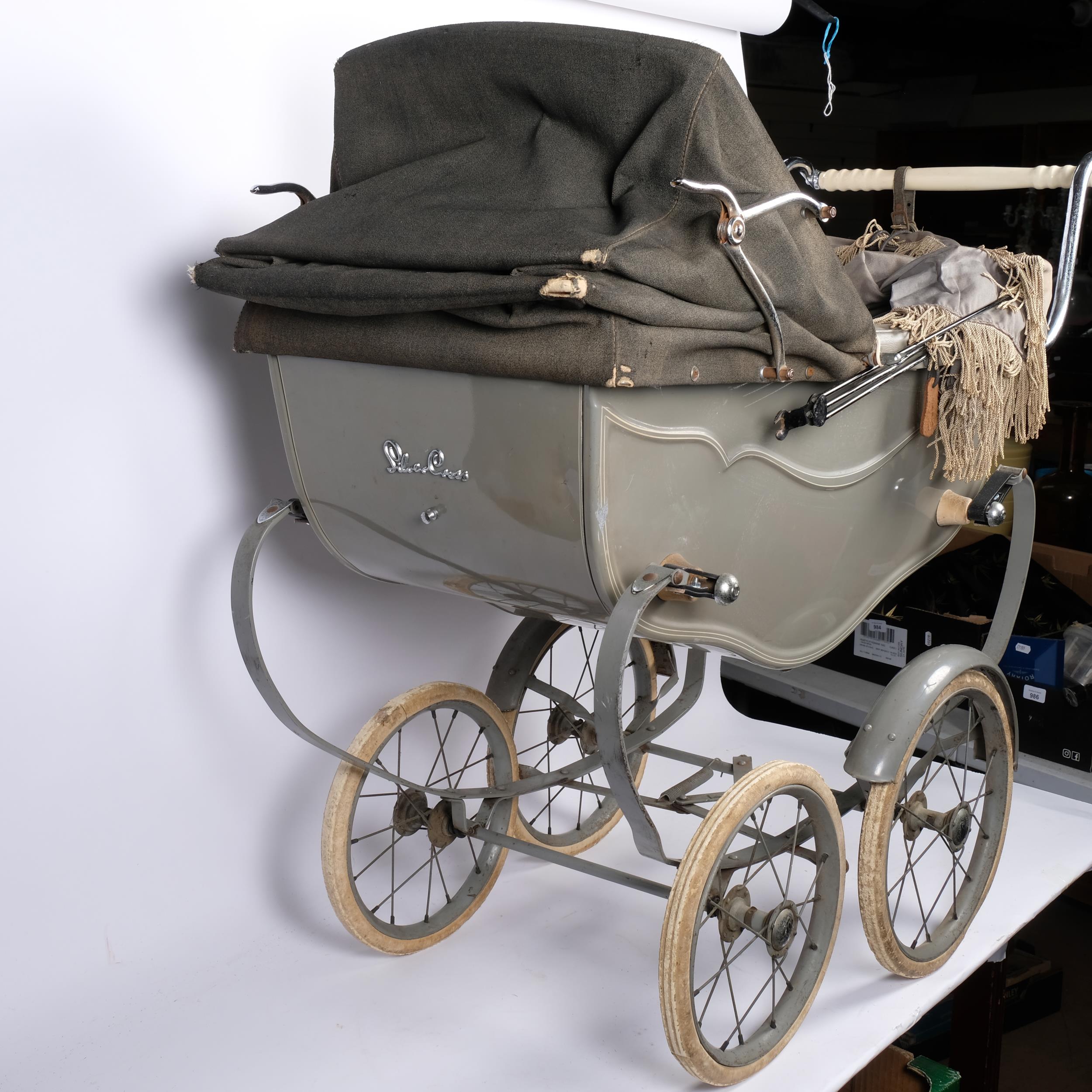 A Vintage Silver Cross pram, of typical form on sprung base, grey in colour, mark to handle, L95cm - Image 2 of 2