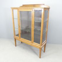 A 1930s oak display cabinet. 103x136x36cm.
