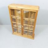 A pine two-door bookcase. 72x95x20cm.