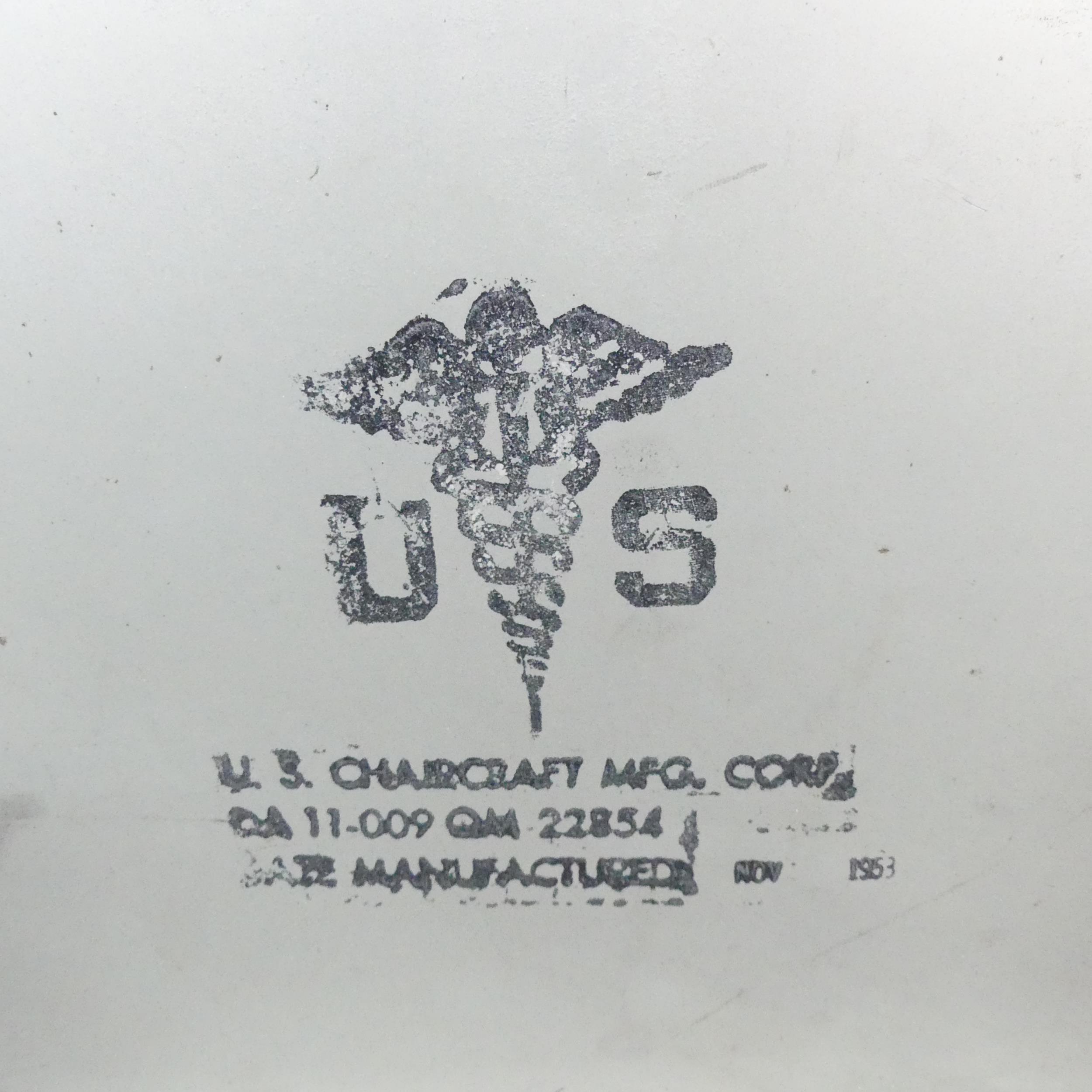 U.S CHAIRCRAFT - A 1953 US Army Medical Corps lounge chair, with aluminium frame and leather - Image 5 of 5