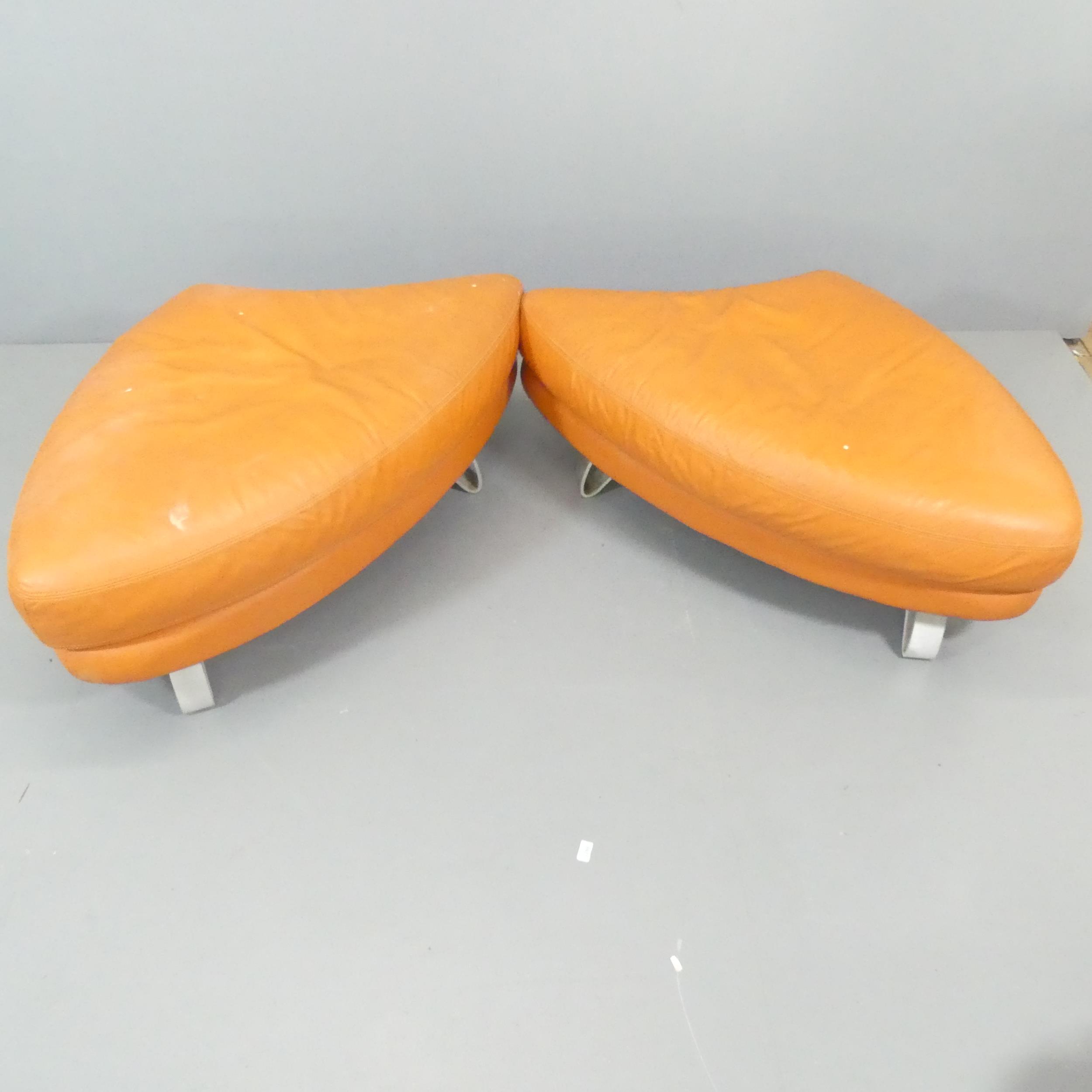 A contemporary orange leather upholstered lounge suite comprising a two-seater sofa, chaise longue - Image 3 of 3