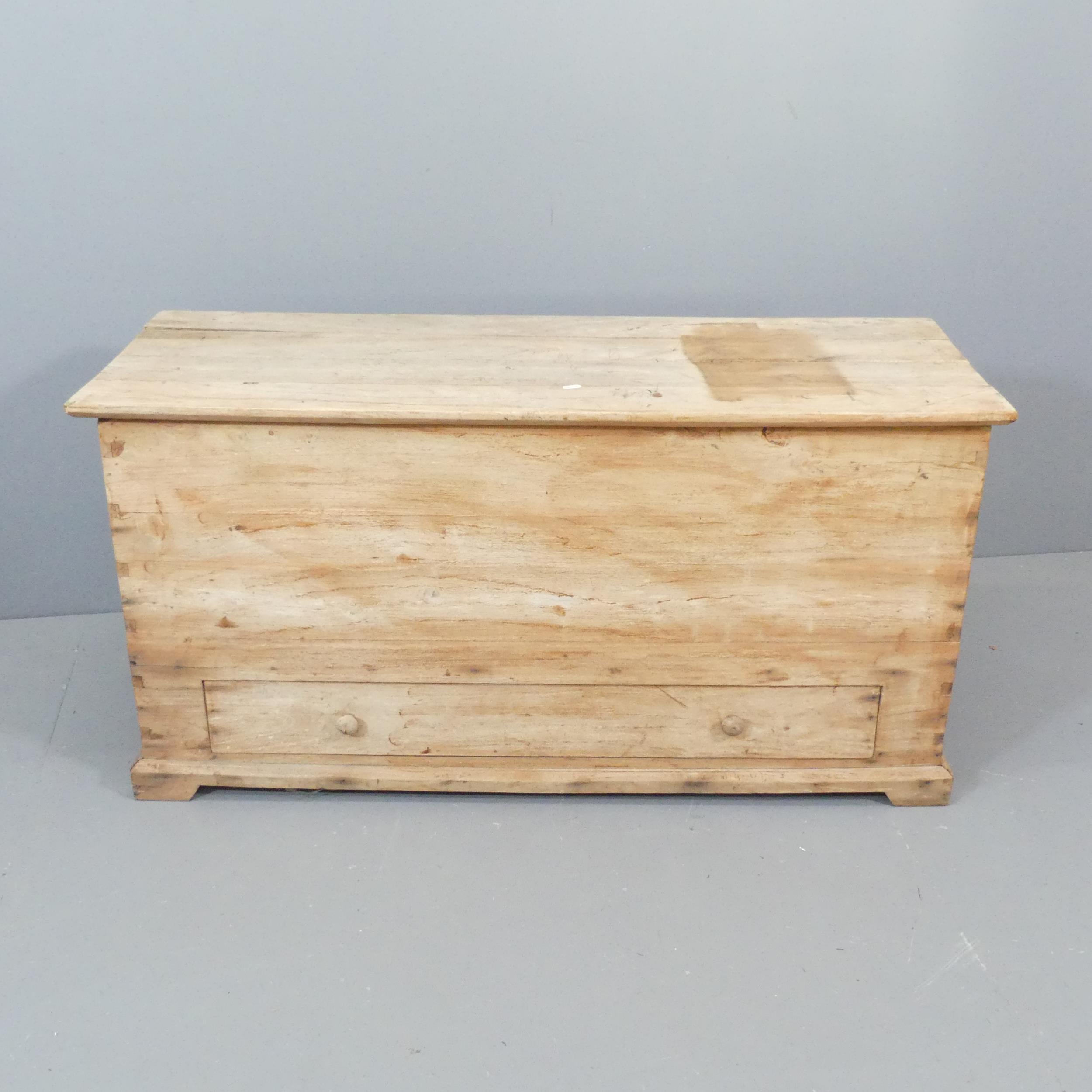 A modern cedar wood blanket box, with lifting lid single drawer. 120x60x46cm. Appears to have been