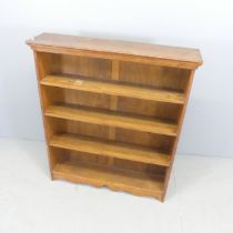 An early 20th century oak open bookcase. 92x107x22cm.